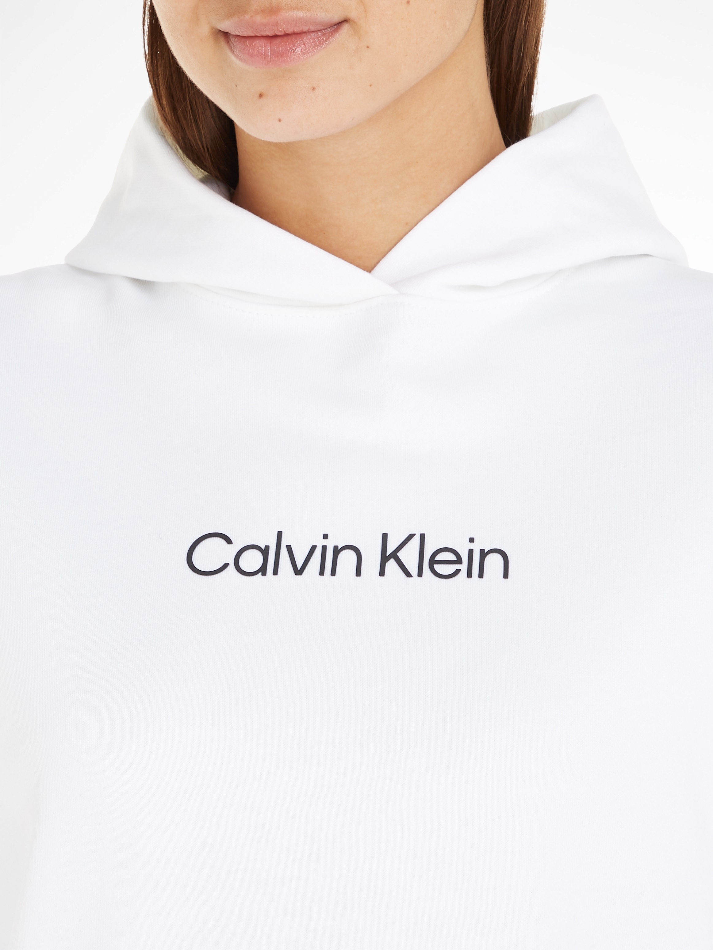 Calvin Klein LOGO Brust bei Logo der ♕ mit HOODY«, auf Calvin Kapuzensweatshirt Klein »HERO