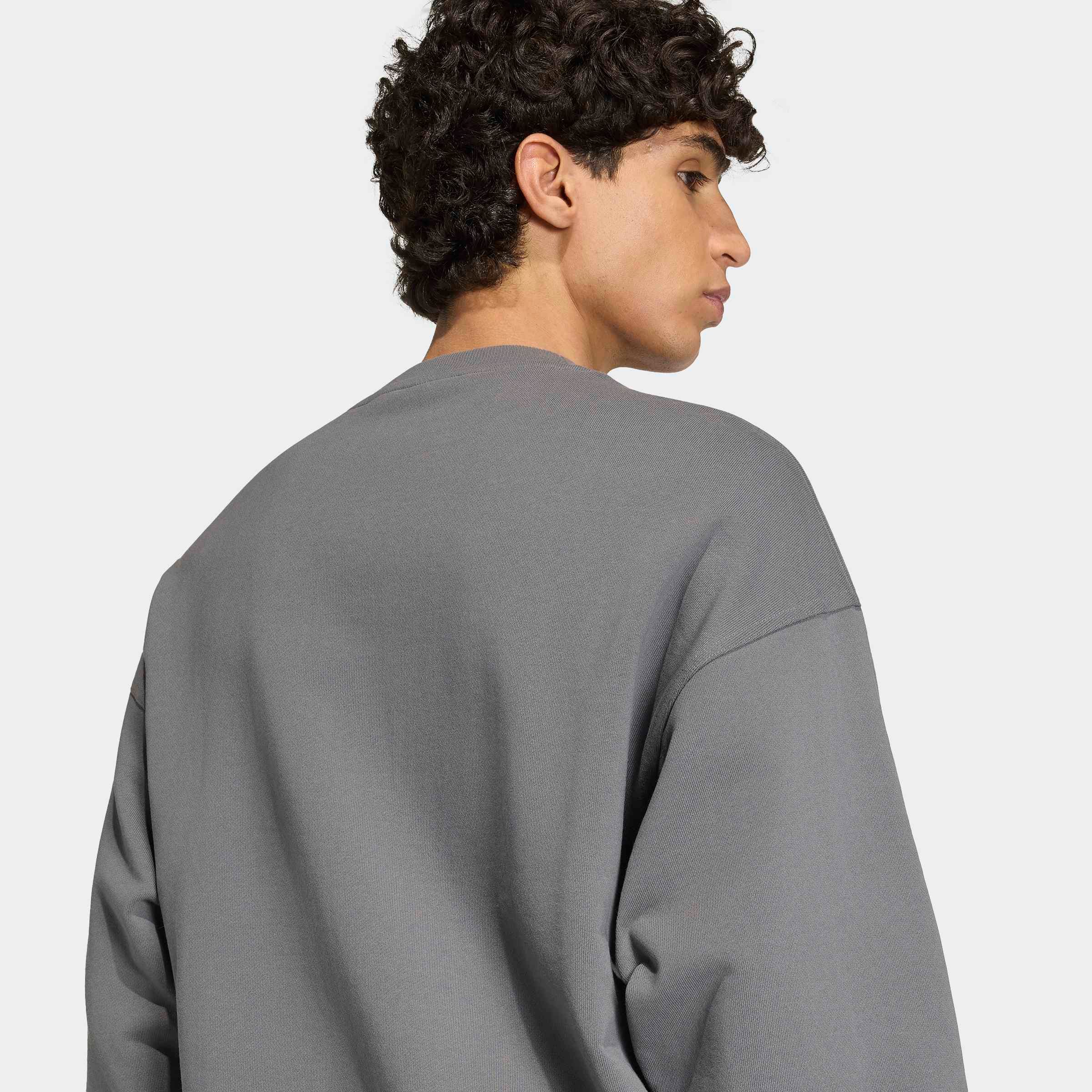 adidas Sportswear Sweatshirt »ADIDAS KIT, KLEINES LOGO«, mit Rundhalsausschnitt, ohne Verschluss, in normaler Länge

