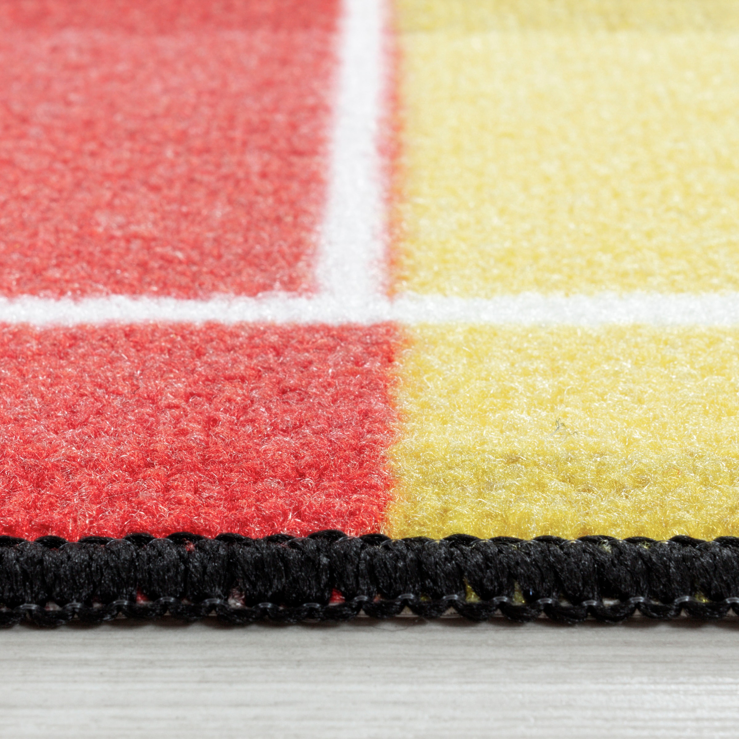 Ayyildiz Teppiche Kinderteppich »PLAY 2912«, rechteckig, 6 mm Höhe, robuster Kurzflor, Fußball, schwarz rot gold,Deutschland