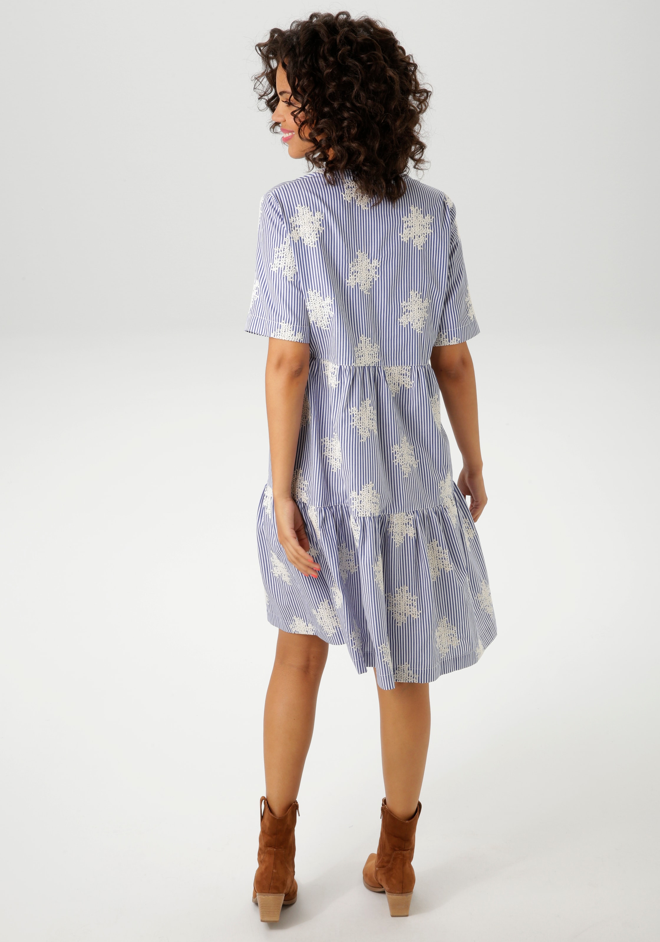 Aniston CASUAL Sommerkleid, gestreift und mit aufwändigen Stickereien verziert