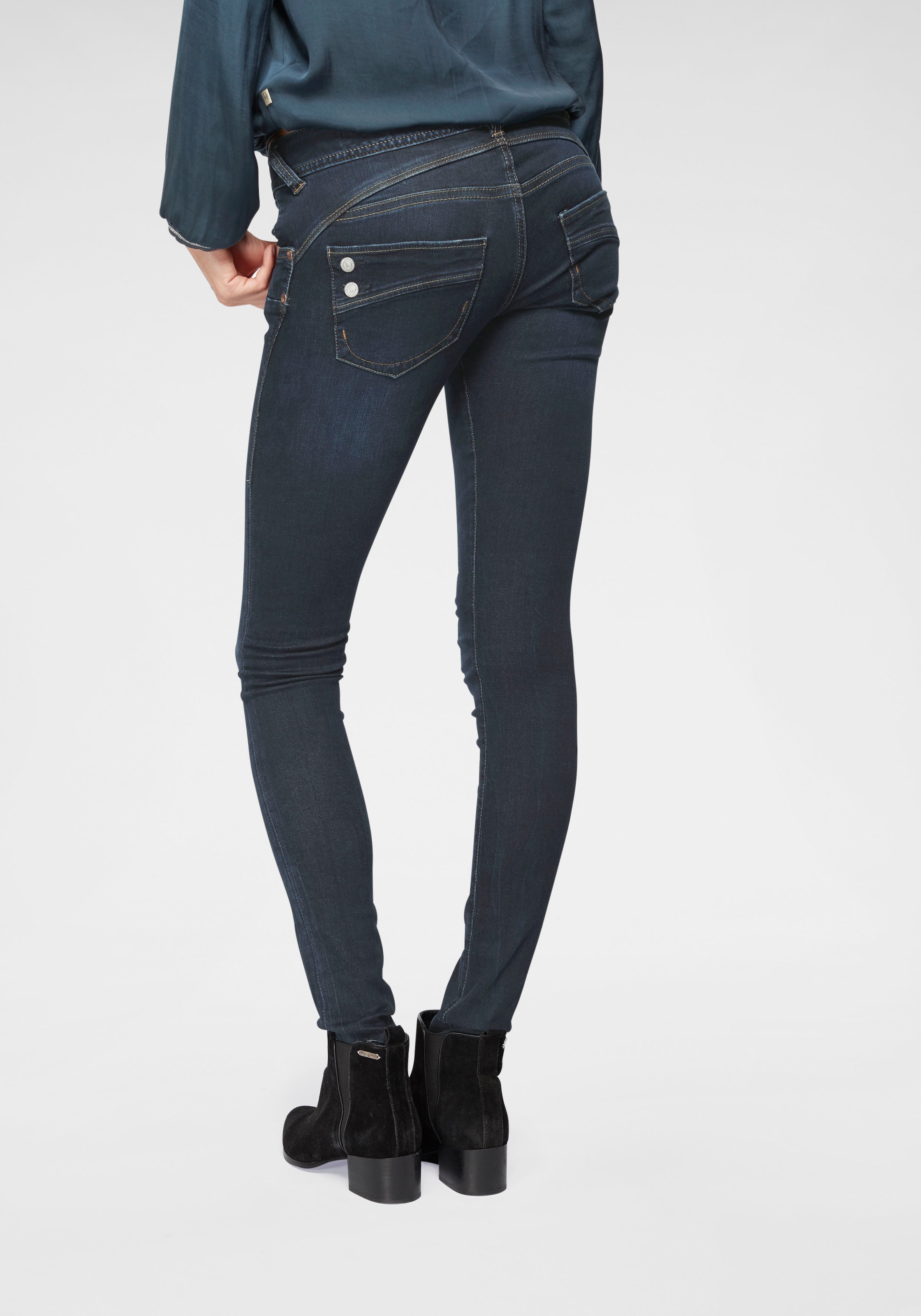 Herrlicher Slim-fit-Jeans »Piper Slim Denim«, mit Zierknöpfen an den Gesäßtaschen