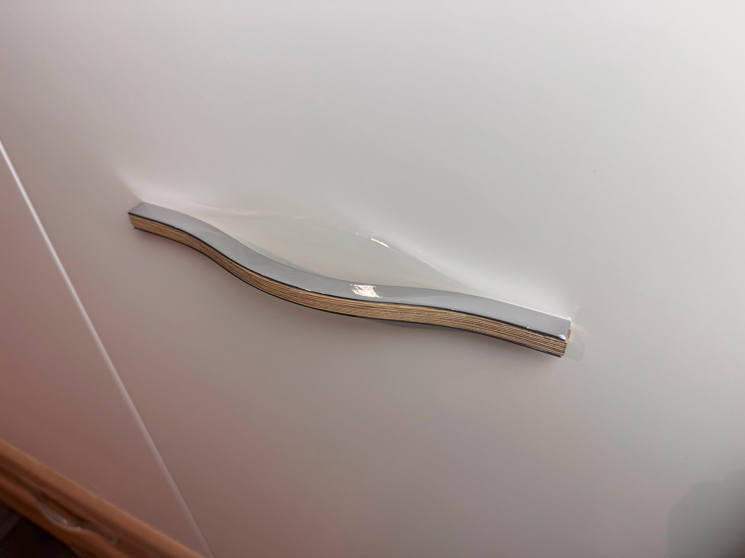 Home affaire Kleiderschrank »Gala, beige hochglänzend UV lackiert, kratzfest, FSC-zertifiziert«, (abgerundete Schubladen aus MDF im Holzdekor, soft-close), mit Beleuchtung und Passpartourahmen, hoher Schrank (224cm), 4 Breiten