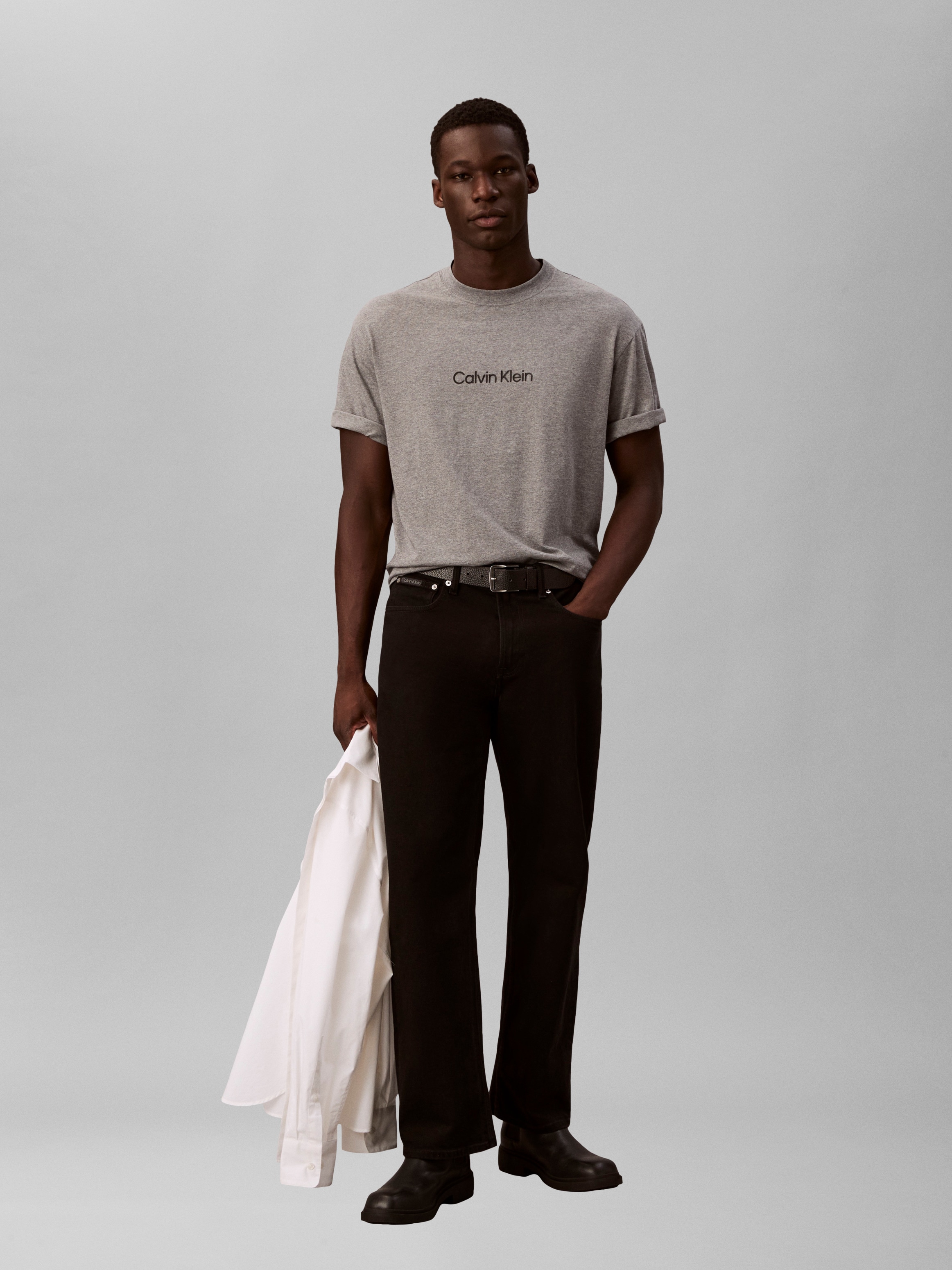 Calvin Klein T-Shirt »SS RLXD STANDARD LOGO CREWNK TEE« Rundhalsausschnitt, relaxed fit