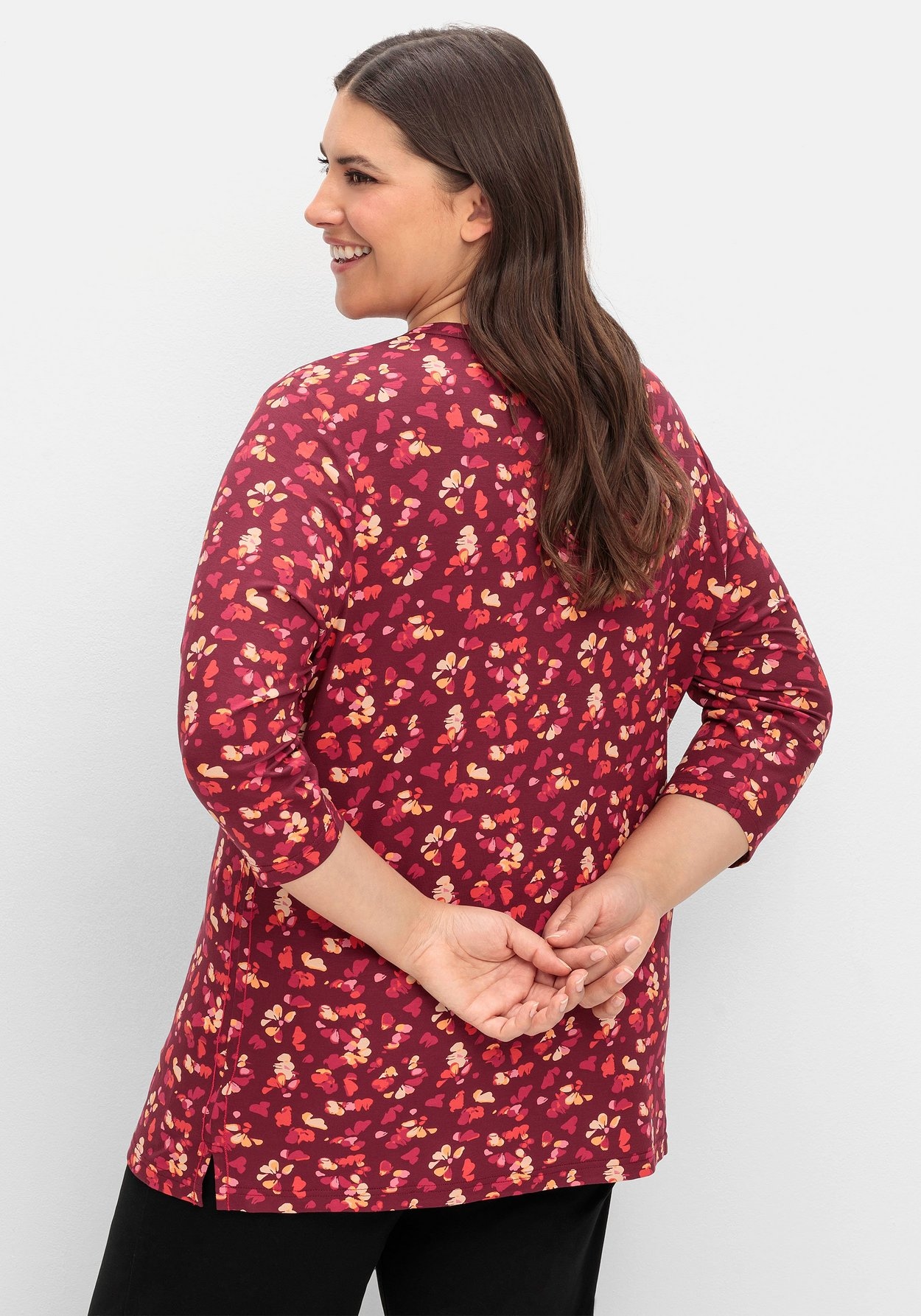 Sheego Rundhalsshirt »3/4-Arm-Shirt mit Blumendruck, aus Viskosejersey«, mit Blumendruck, aus Viskosejersey
