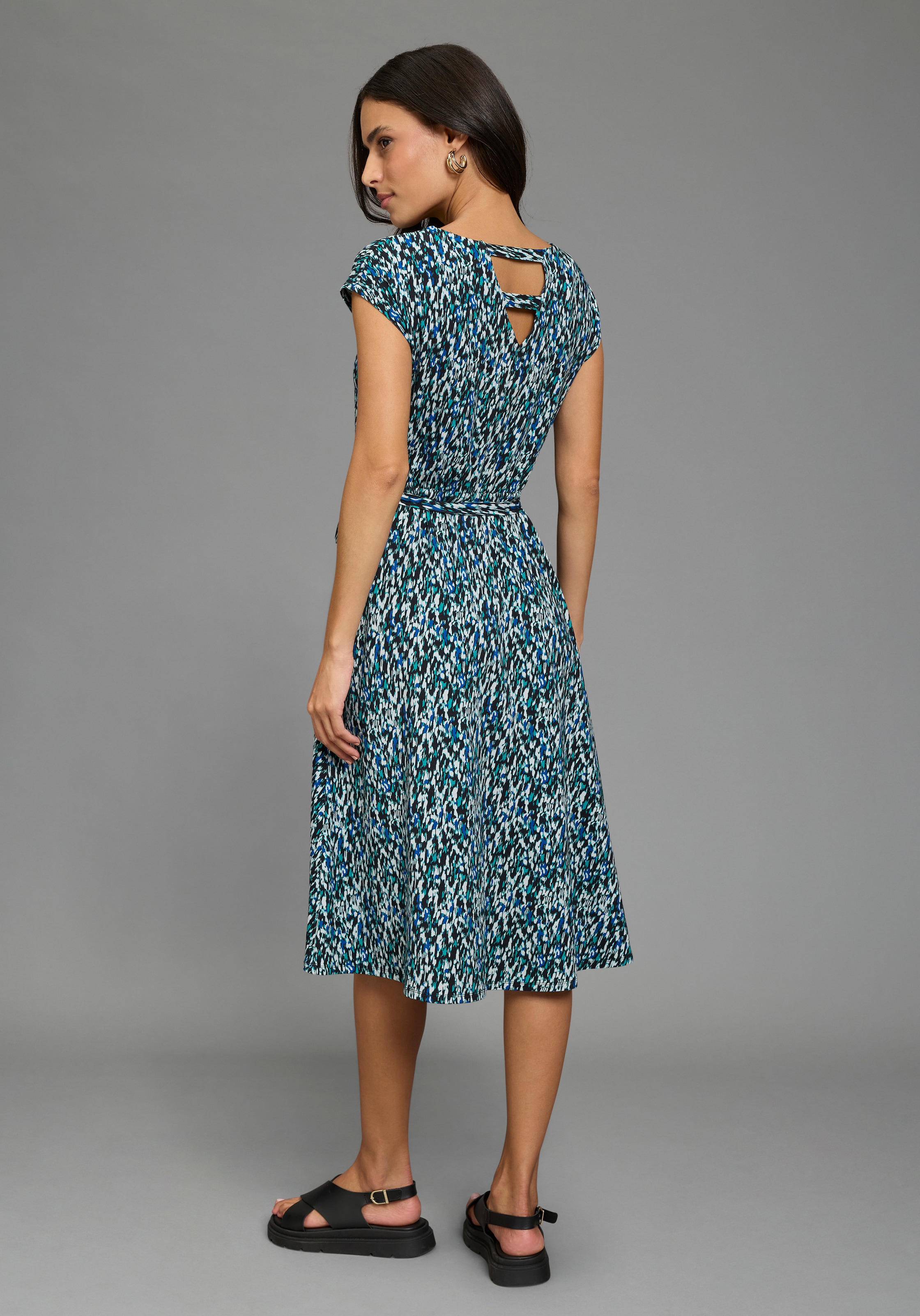 Laura Scott Jerseykleid Midi-Länge, aus Jersey-Material, gemustert