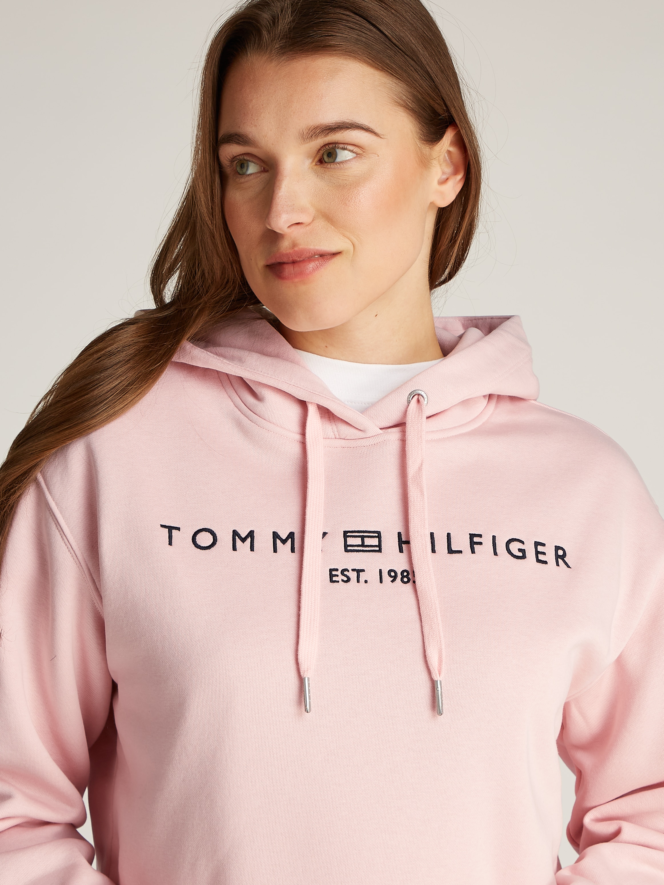 Tommy Hilfiger Kapuzensweatshirt »MDRN REG CORP LOGO HOODIE«, mit gesticktem Logo-Schriftzug