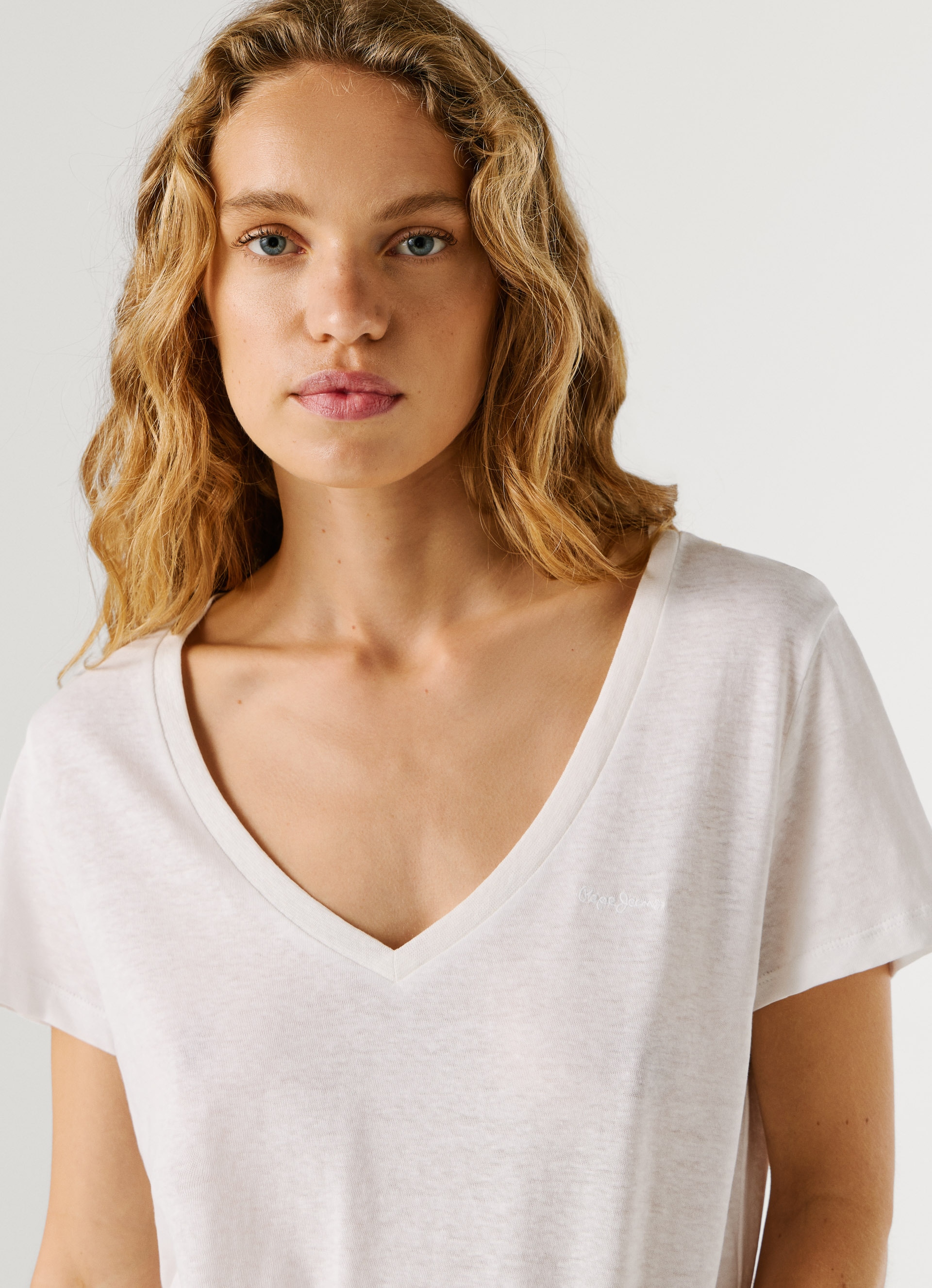 Pepe Jeans T-Shirt »MEGAN V-NECK« im Materialmix mit Leinen
