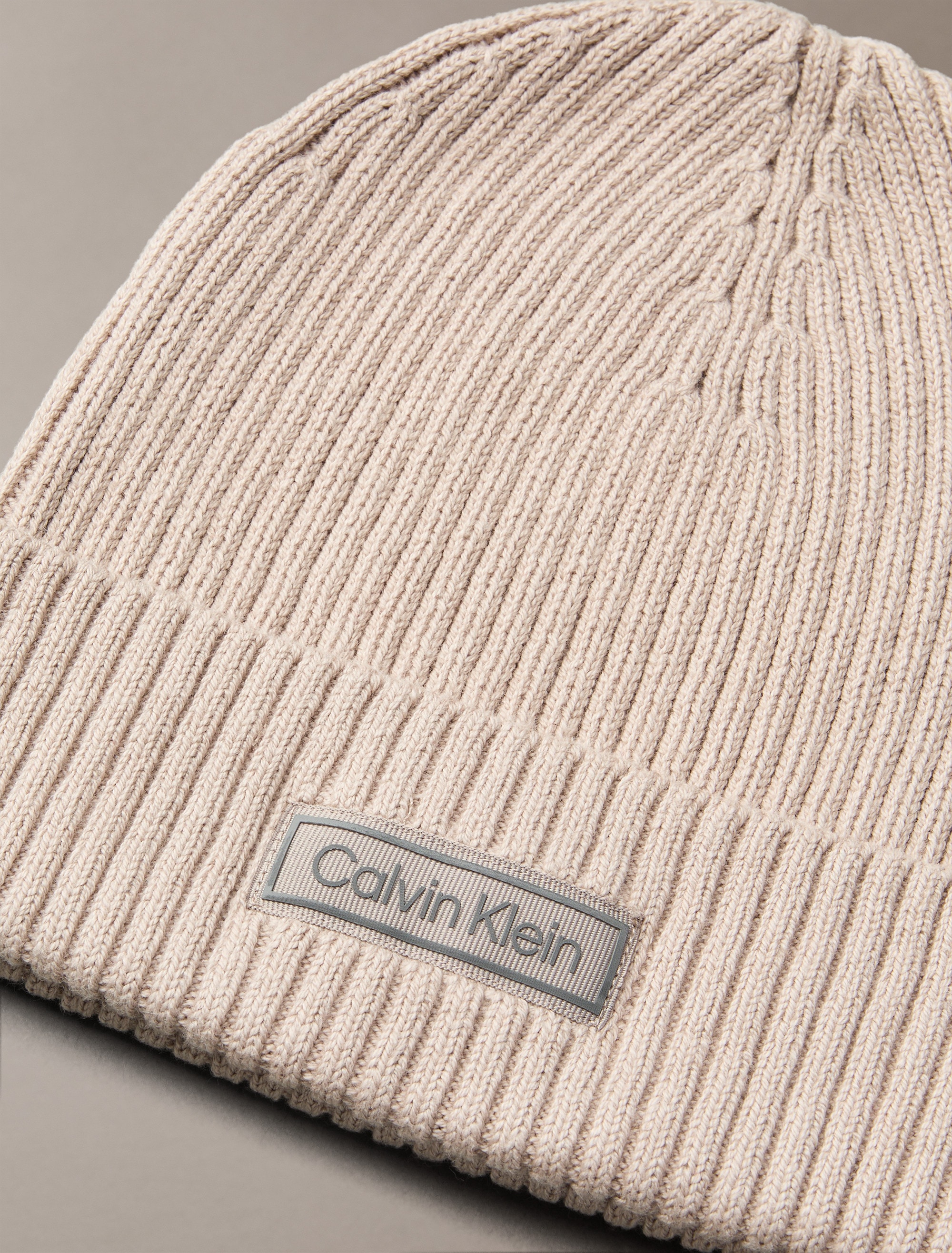 Calvin Klein Strickmütze »PATCH CHUNKY RIB COTTON BEANIE«, mit Markenlogo