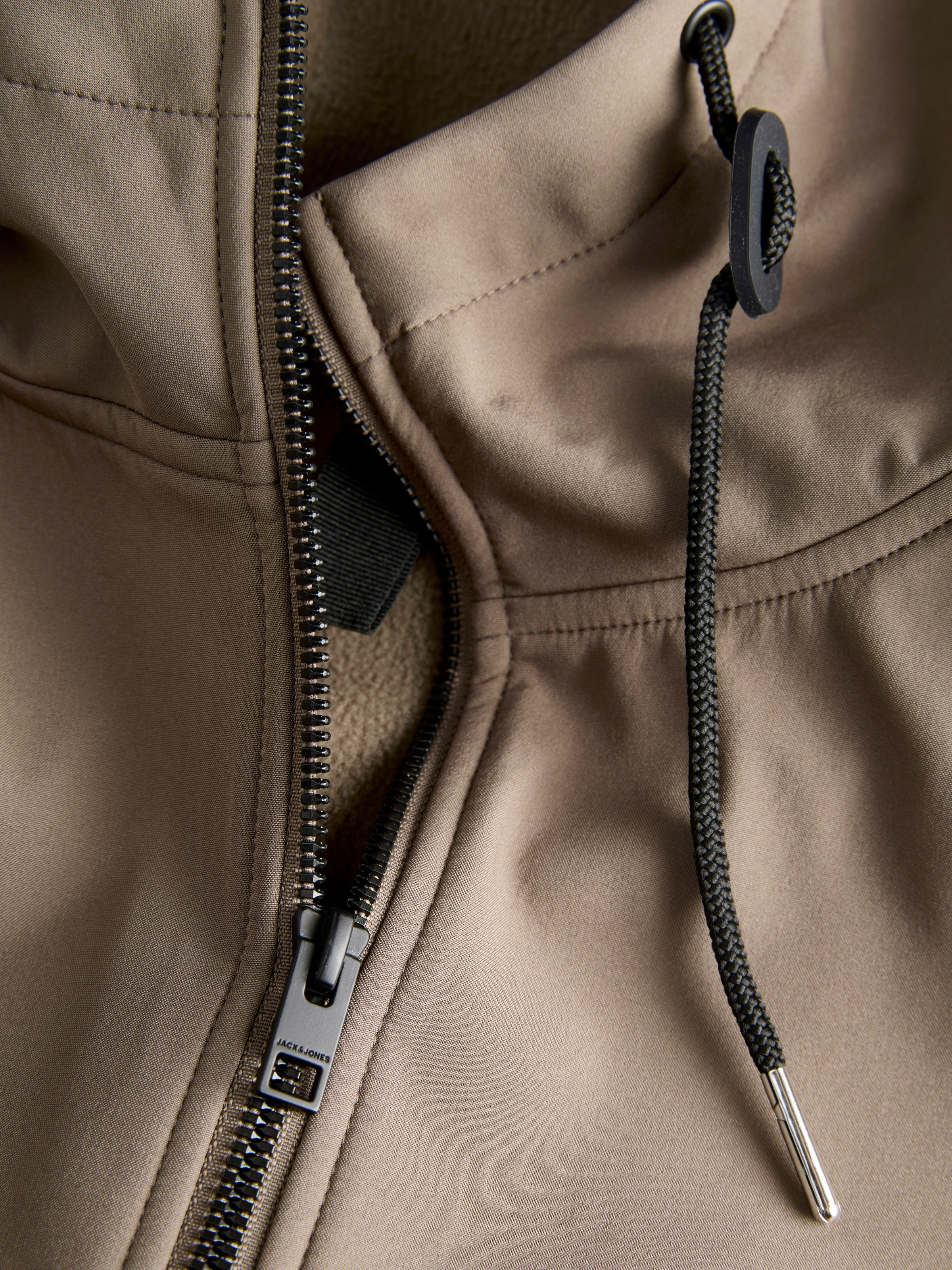 Jack & Jones Softshelljacke »JJEBASIC mit wasserabweisender Funktion« mit Kapuze Kunstfaser, regular fit