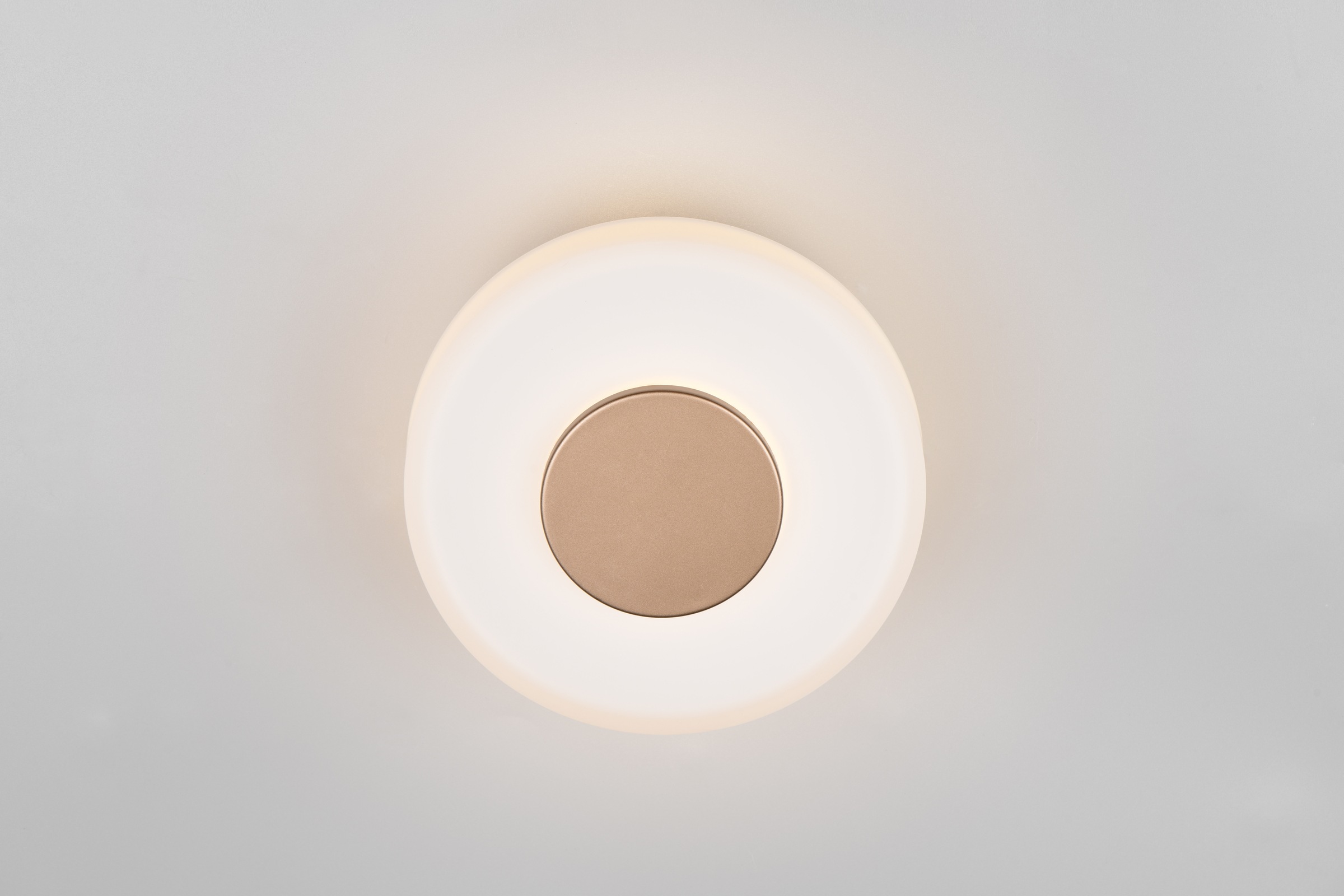 TRIO Leuchten LED Wandleuchte »CELESTE, LED Wandlampe aus Metall und Glas Ø 22cm, 10W 1100 Lumen« LED-Board 1 Stk. Warmweiß 3-Stufen dimmbar über Wandschalter, elegante moderne Wandlampe Flur