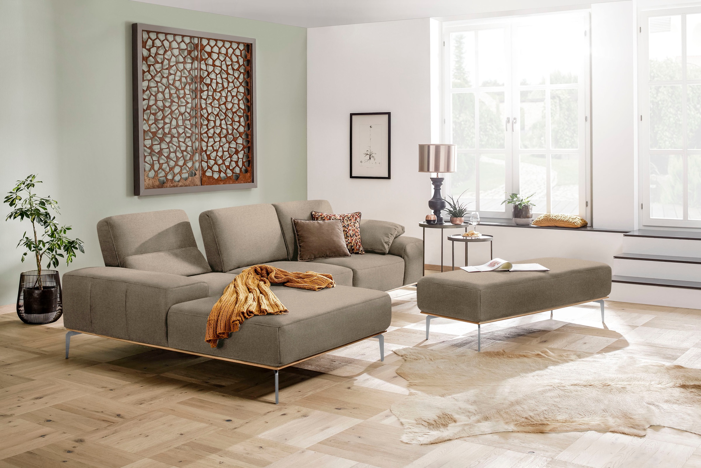 W.SCHILLIG Polsterhocker mit elegantem Holzsockel, Füße in Chrom glänzend, Breite 150 cm