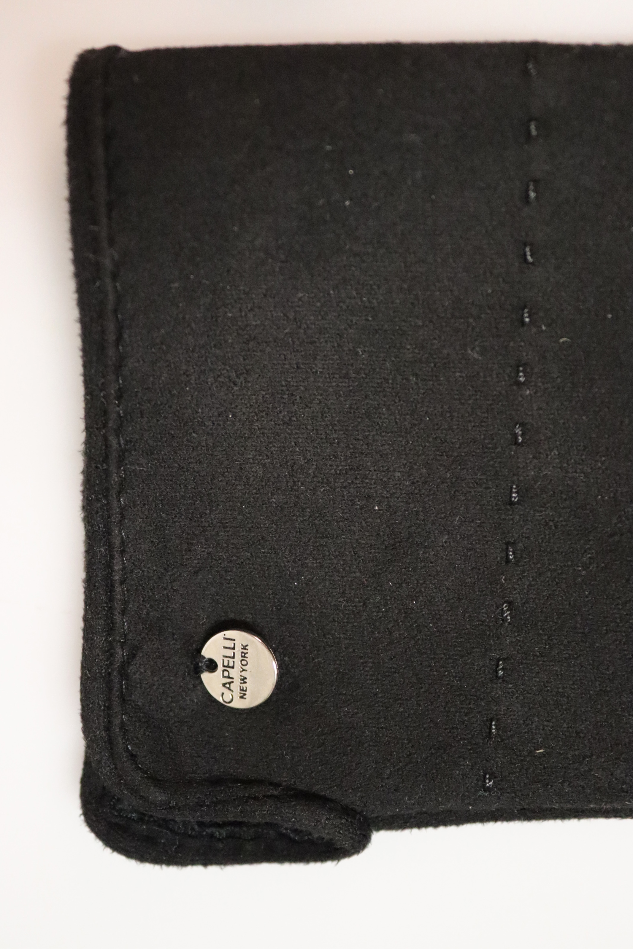 Capelli New York Strickhandschuhe 1 Paar,  mit Ziernaht, Metall-Logo, Feinripp-Strick, elastisch