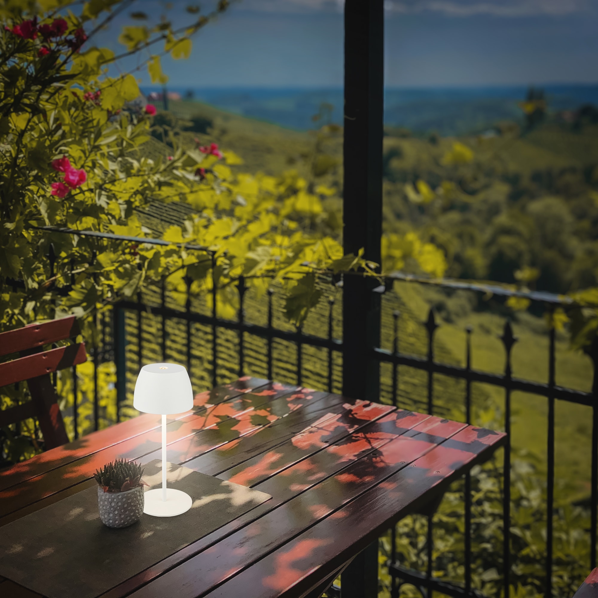 B.K.Licht Außen-Tischleuchte »BK_TL1605 Mini Akku LED Tischlampe, Touchdimmer, mit USB-C« LED-Modul 1 Stk. Extra-Warmweiß 2.700 K, 150 Lm, 2,5W, IP44, Akku wechselbar, 4h-24h Leuchtdauer, Weiß