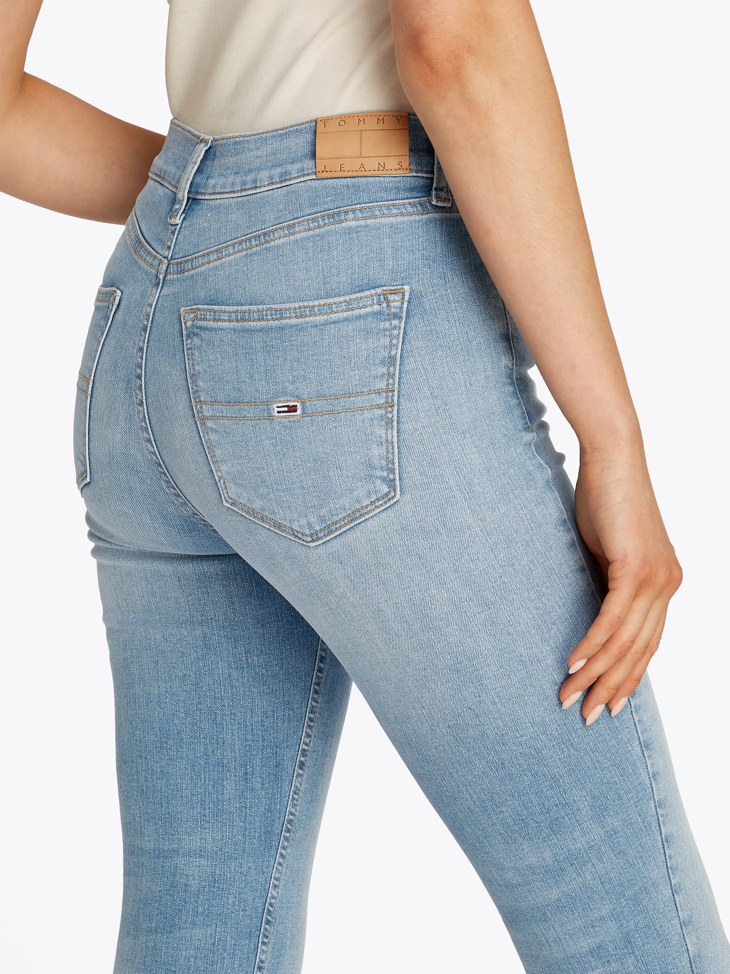 Tommy Jeans Skinny-fit-Jeans »NORA MR SKNY«, mit Waschung, mit Logo-Badge