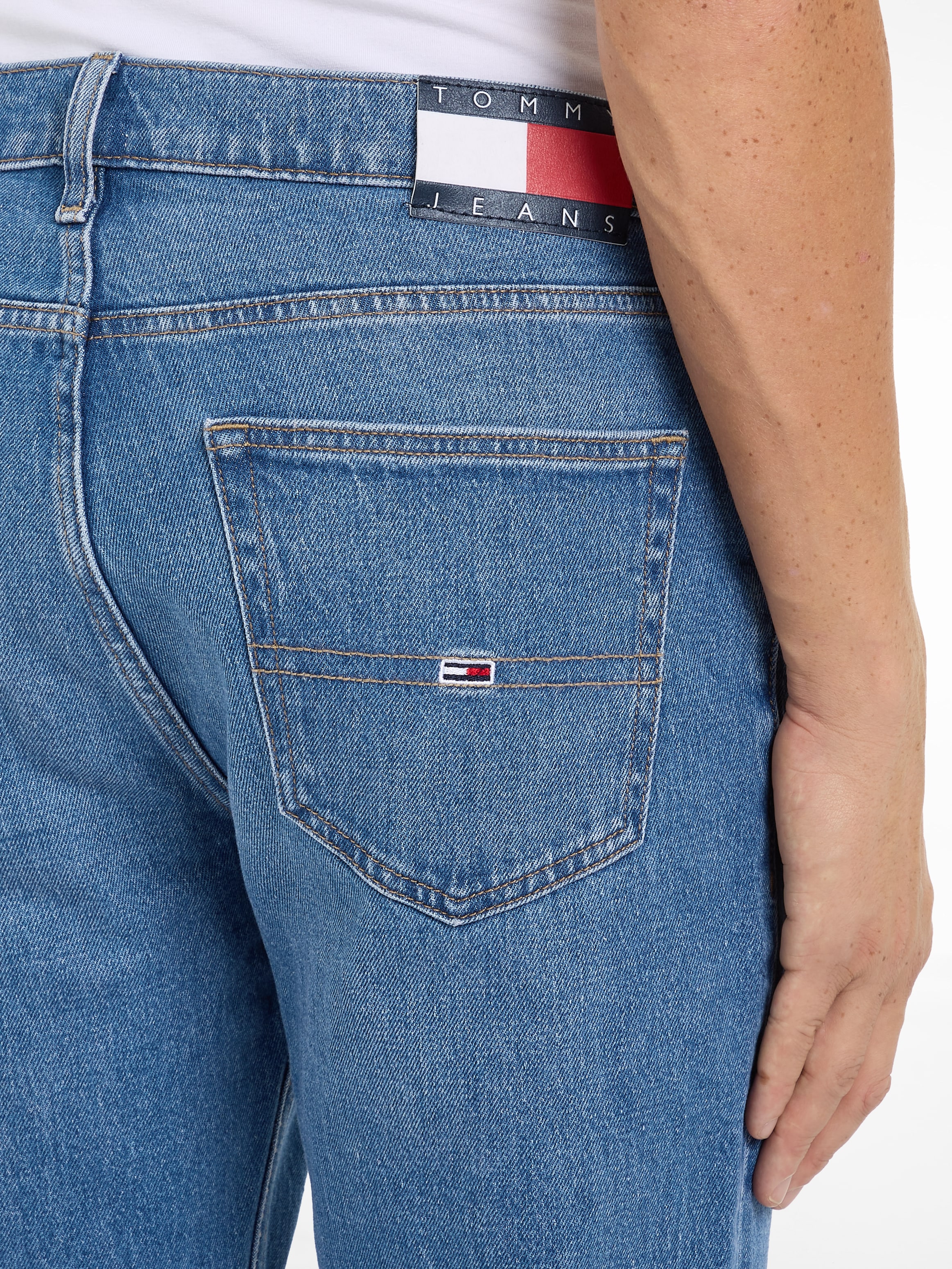 Tommy Jeans Slim-fit-Jeans »RYAN SLIM STRAIGHT«, mit Logoprägung