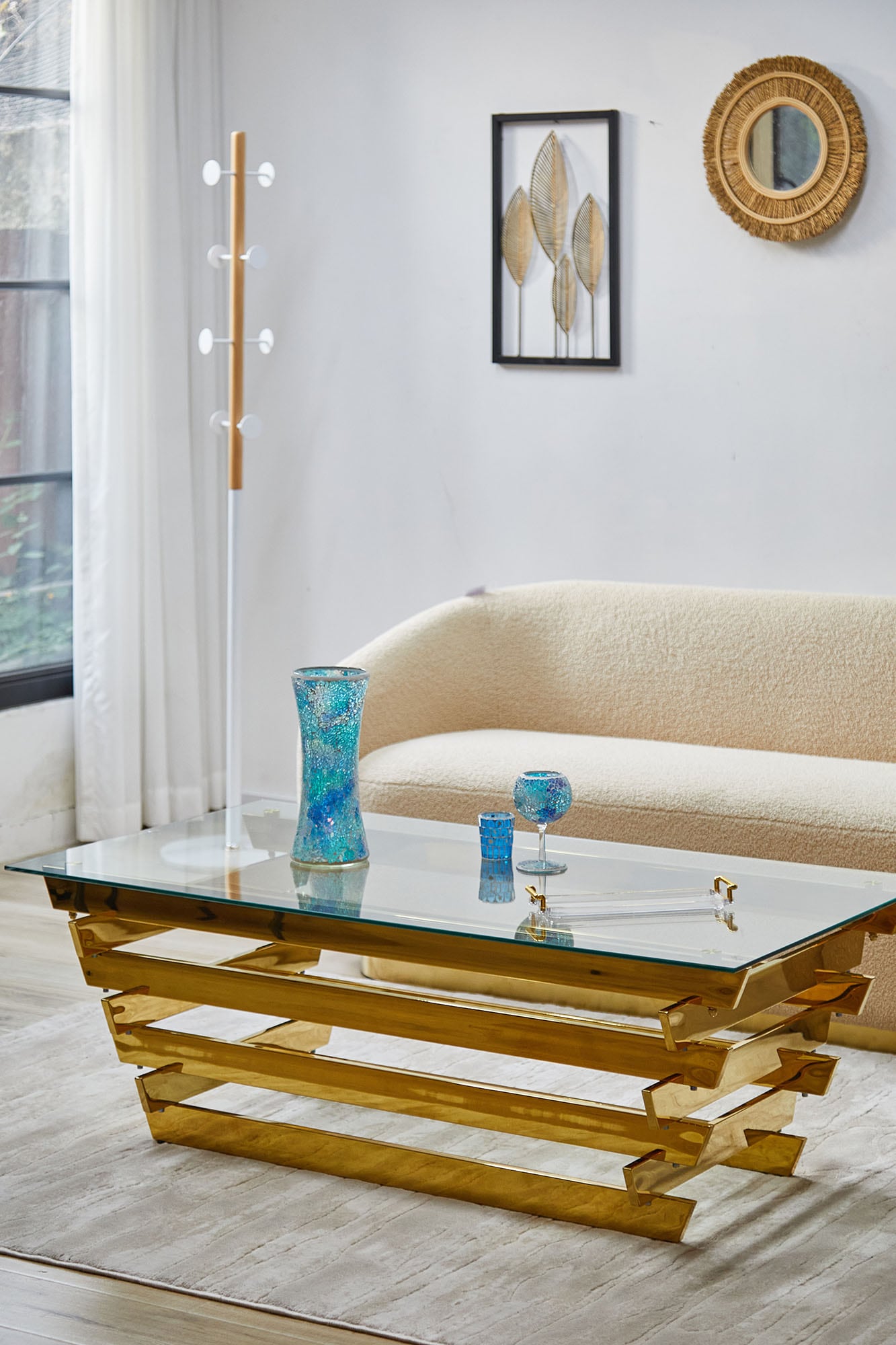 SalesFever Couchtisch, mit Design-Gestell aus Stainless Steel