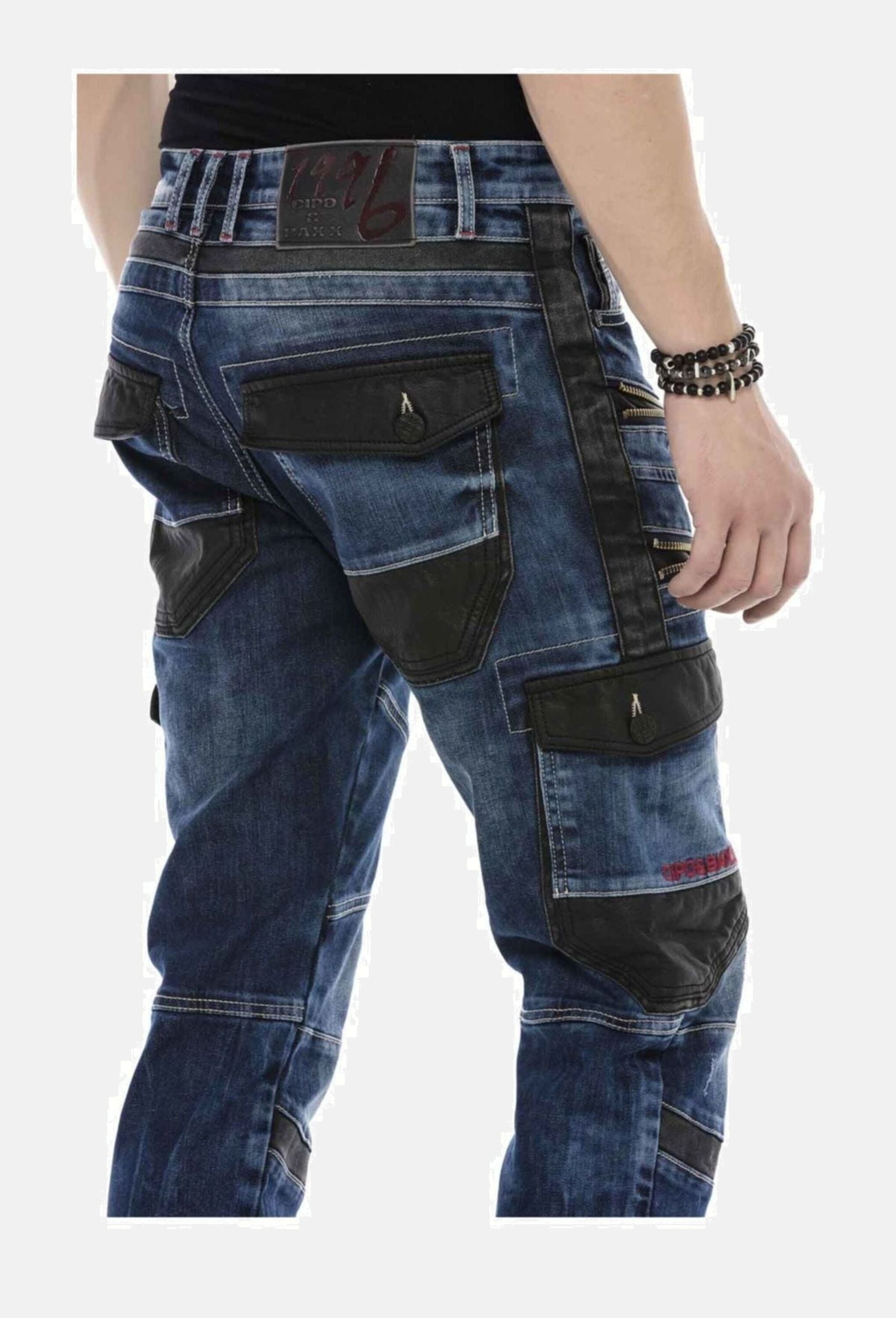 Cipo & Baxx Regular-fit-Jeans »Cipo & Baxx Jeans DENIM« bequeme Jeans mit auffälligen Applikationen, CD586