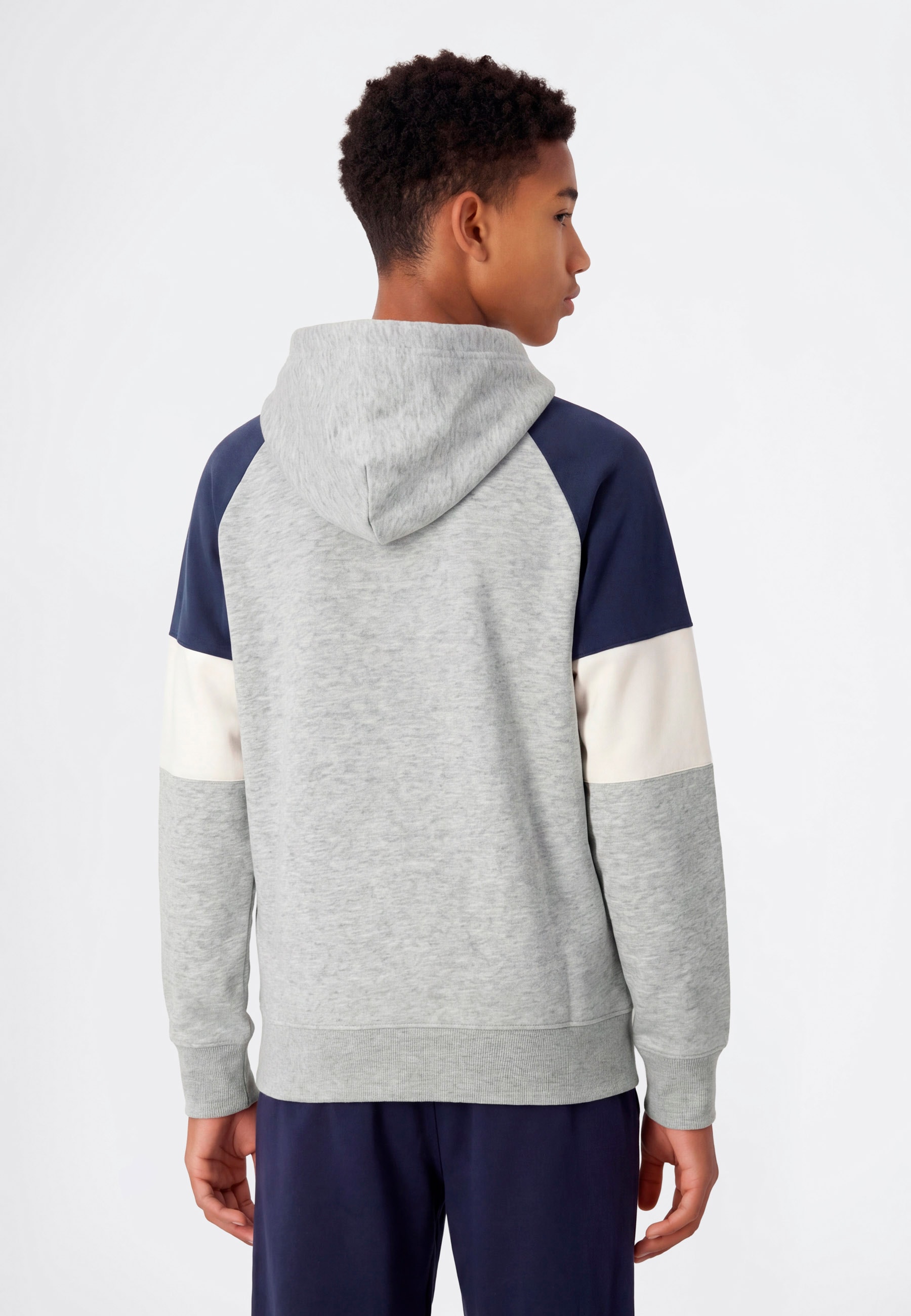 Champion Kapuzensweatshirt »SPORTWEAR HOODIE Standard Fit«, mit Langarm-Design, aus Baumwolle und Polyester
