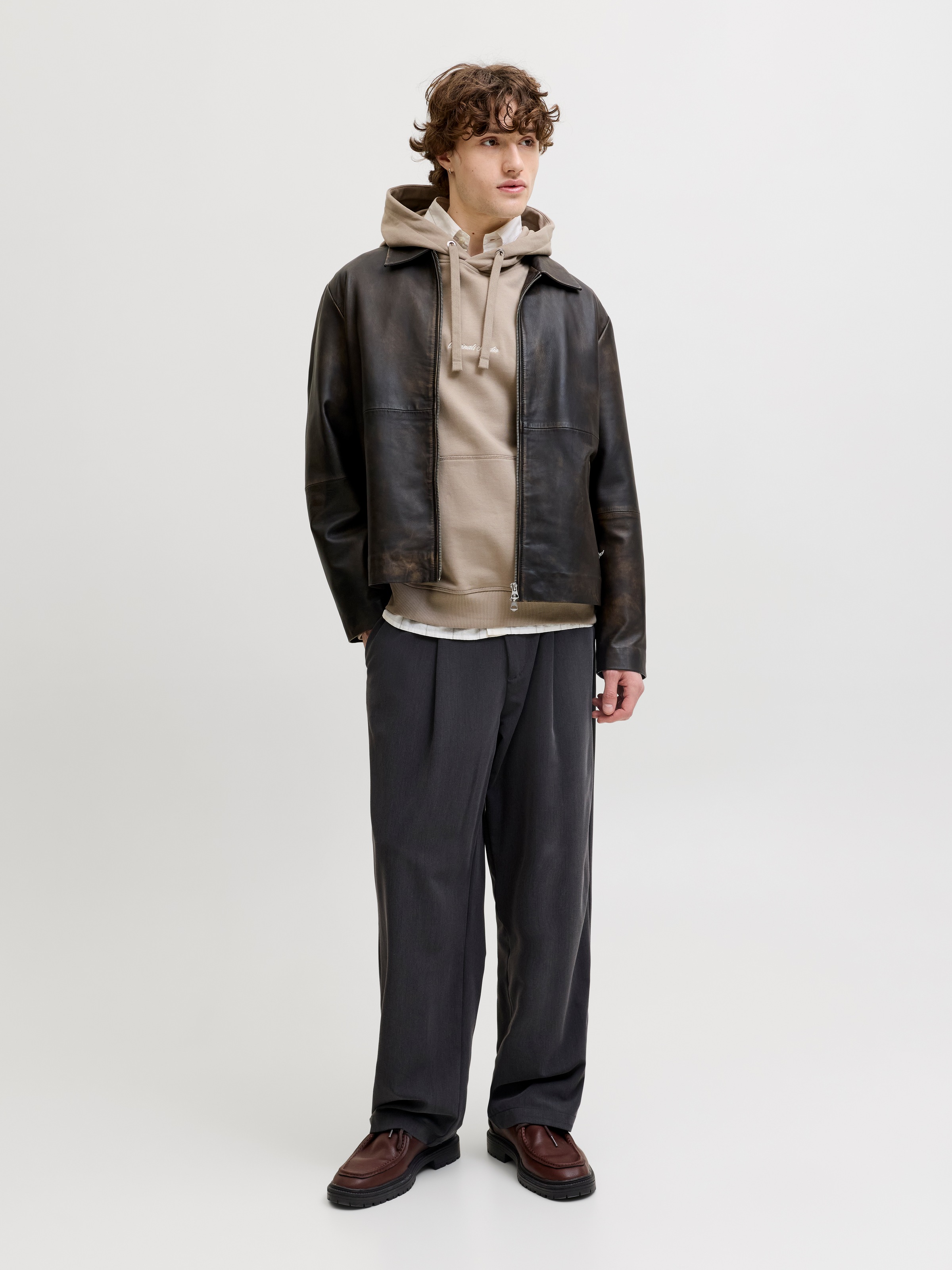 Jack & Jones Kapuzensweatshirt »JORNORREBRO EMB SWEAT HOOD NOOS«, mit Logo Print
