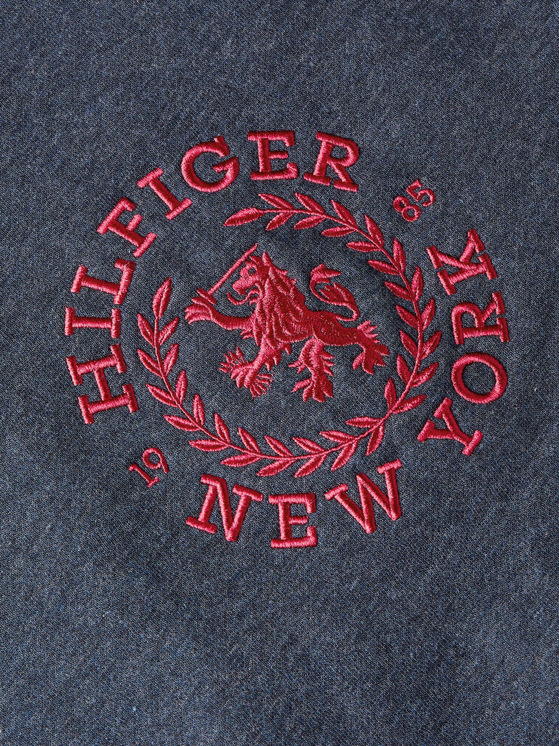 Tommy Hilfiger Sweatshirt »SMALL CREST CREWNECK«, mit Logo-Stickerei auf der Brust