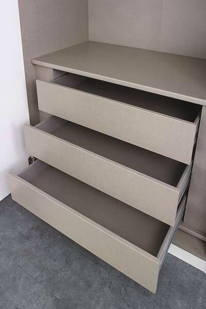 rauch Drehtürenschrank »Kleiderschrank Schrank Garderobe Wäscheschrank BESTSELLER MONTCLAR« 3 Ausstattungen BASIC/CLASSIC/PREMIUM (SOFT-CLOSE), Breiten 201-400 cm,  Front in Glas/Hochglanz/Dekor/Grauspiegel in 5 Breiten MADE IN GERMANY