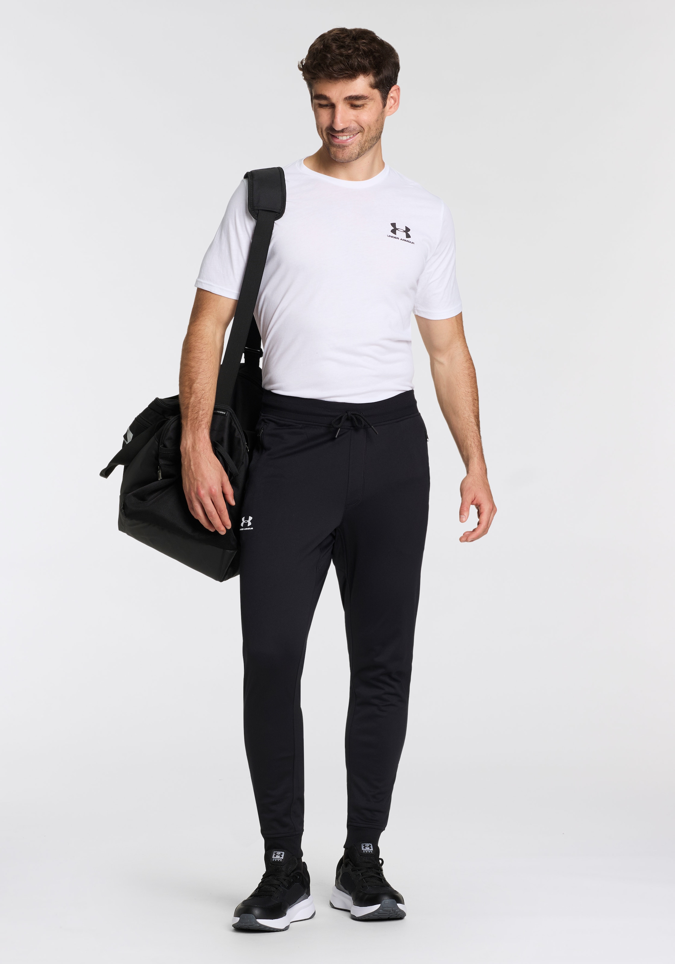 Under Armour® Jogginghose »SPORTSTYLE TRICOT JOGGER«  für vielseitige Aktivitäten, leichtes Material, elastischer Bund