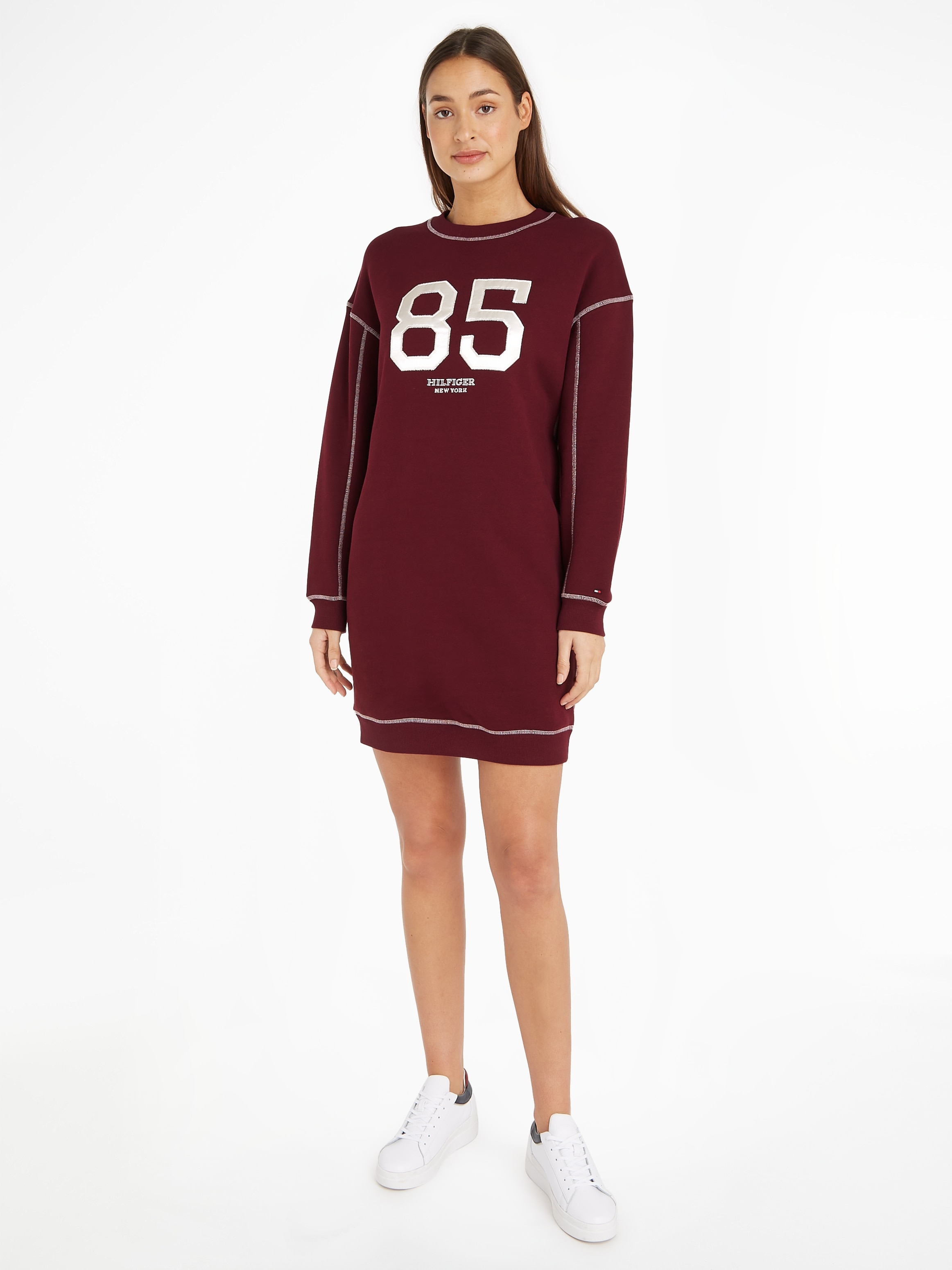 Sweatkleid »VARSITY 85 SWTSHIRT DRESS LS«, mit Logoprägung