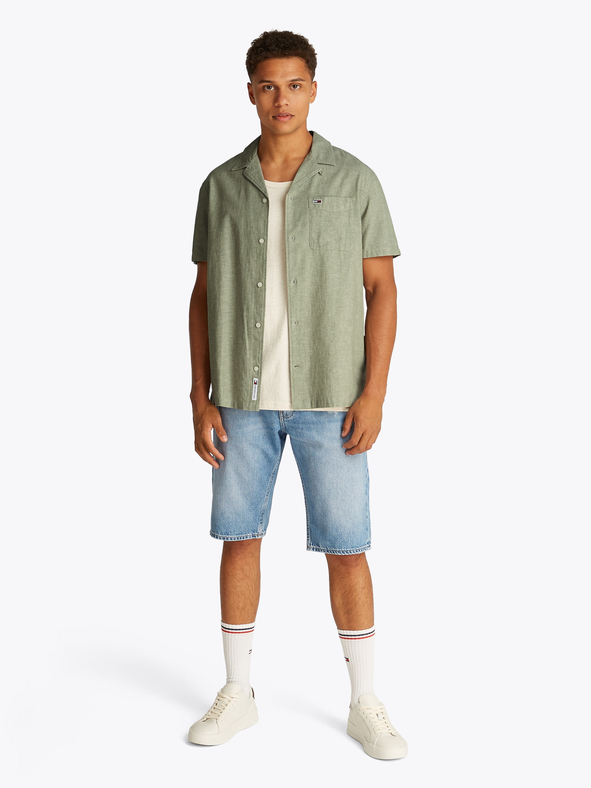 Tommy Jeans Plus Kurzarmhemd »TJM LINEN BLEND CAMP SS EXT«, Mit V-Ausschnitt
