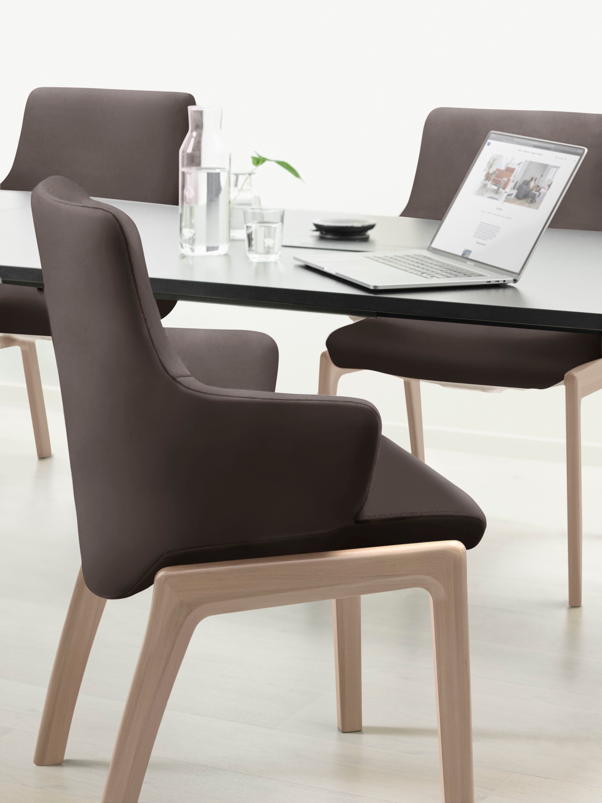 Stressless® Polsterstuhl »Laurel«, Leder PALOMA, Low Back mit Armlehne, Größe L, mit abgerundeten Beinen in Schwarz