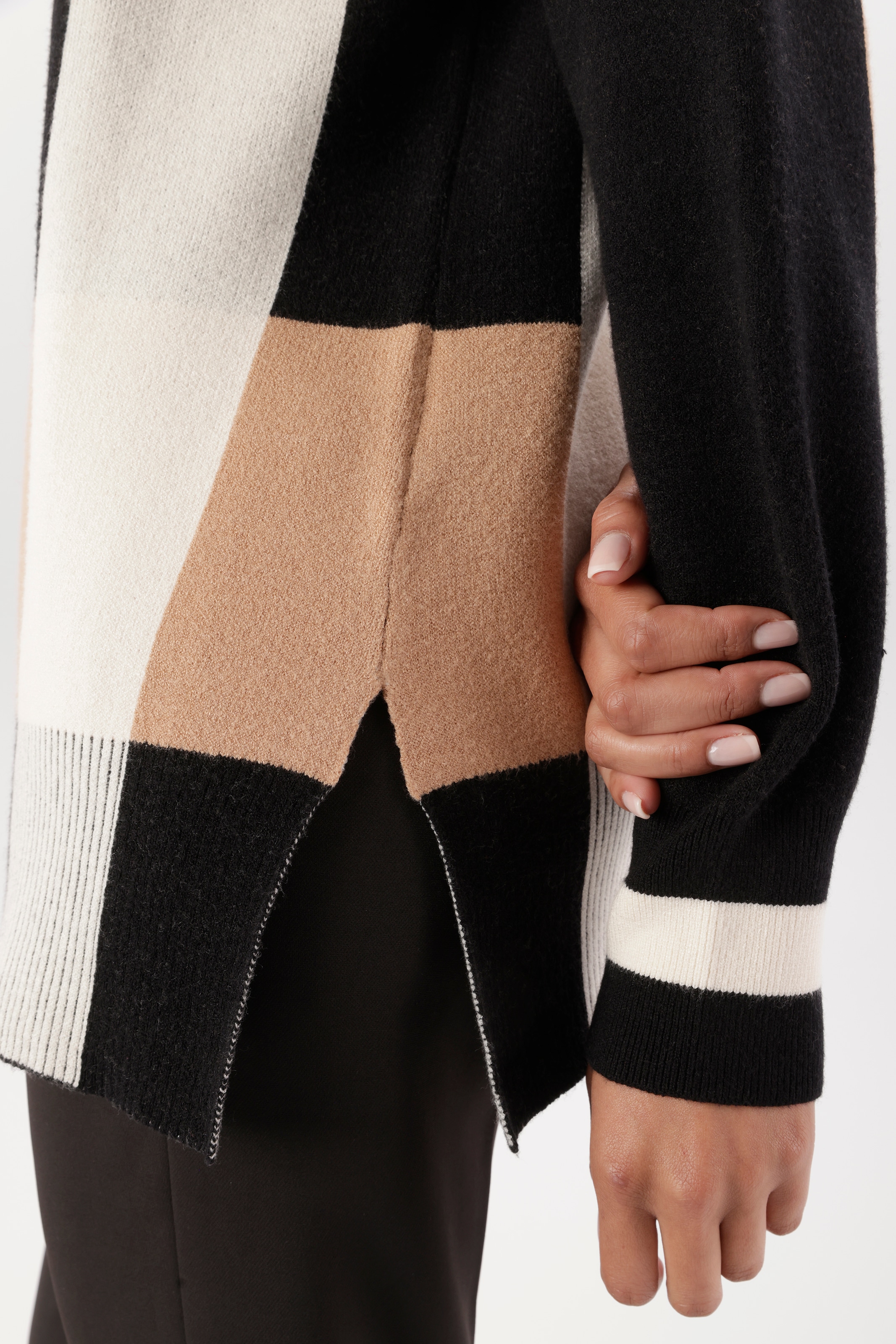 Aniston SELECTED Strickpullover in trendstarker Color-Blocking-Optik allover - NEUE KOLLEKTION