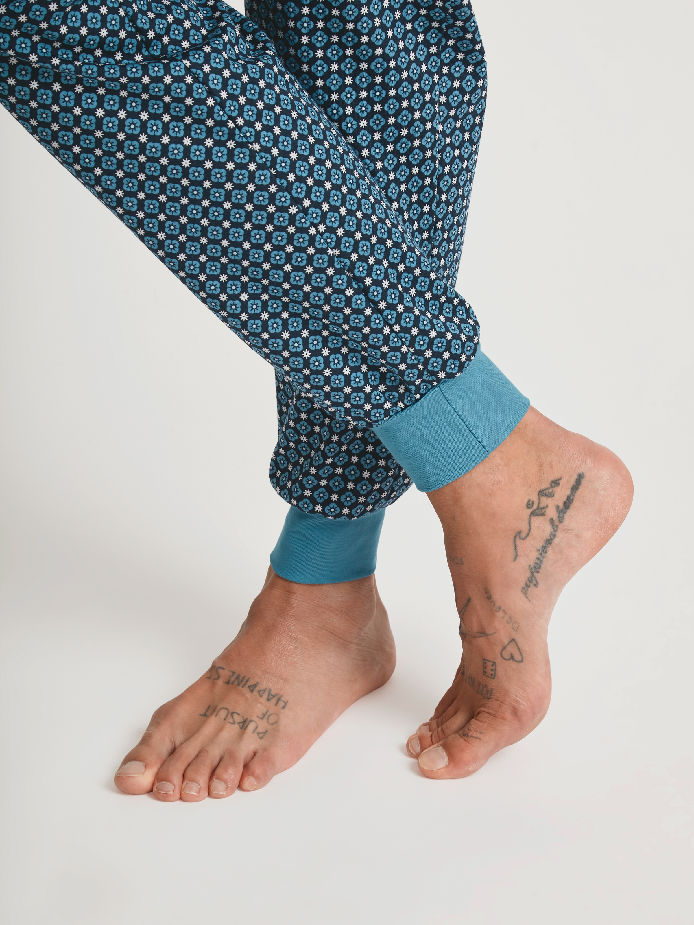 CALIDA Schlafanzug »Relax Streamline 2«, (2 tlg.), mit weichem Rippbündchen