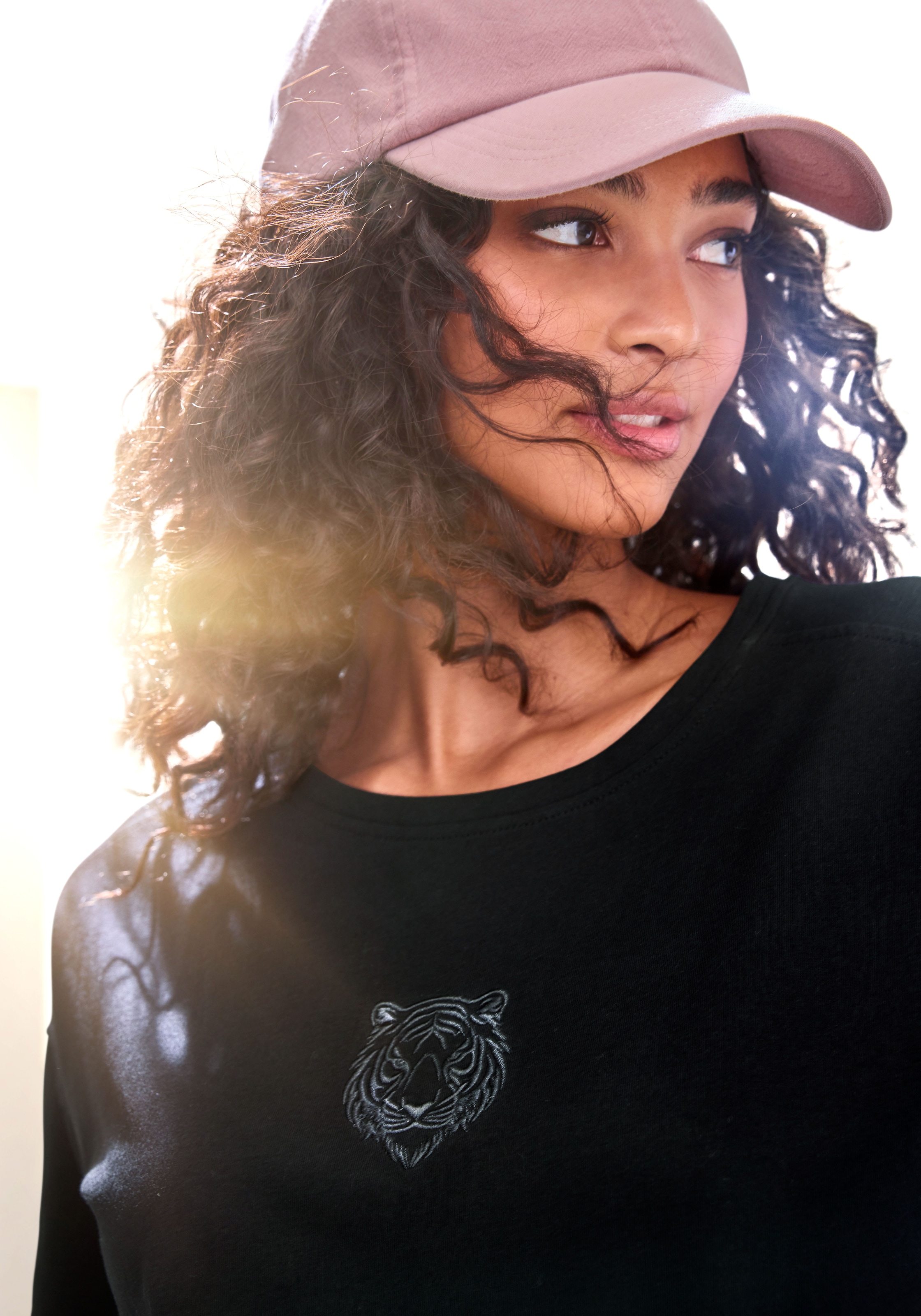 Buffalo T-Shirt, mit toller Stickerei