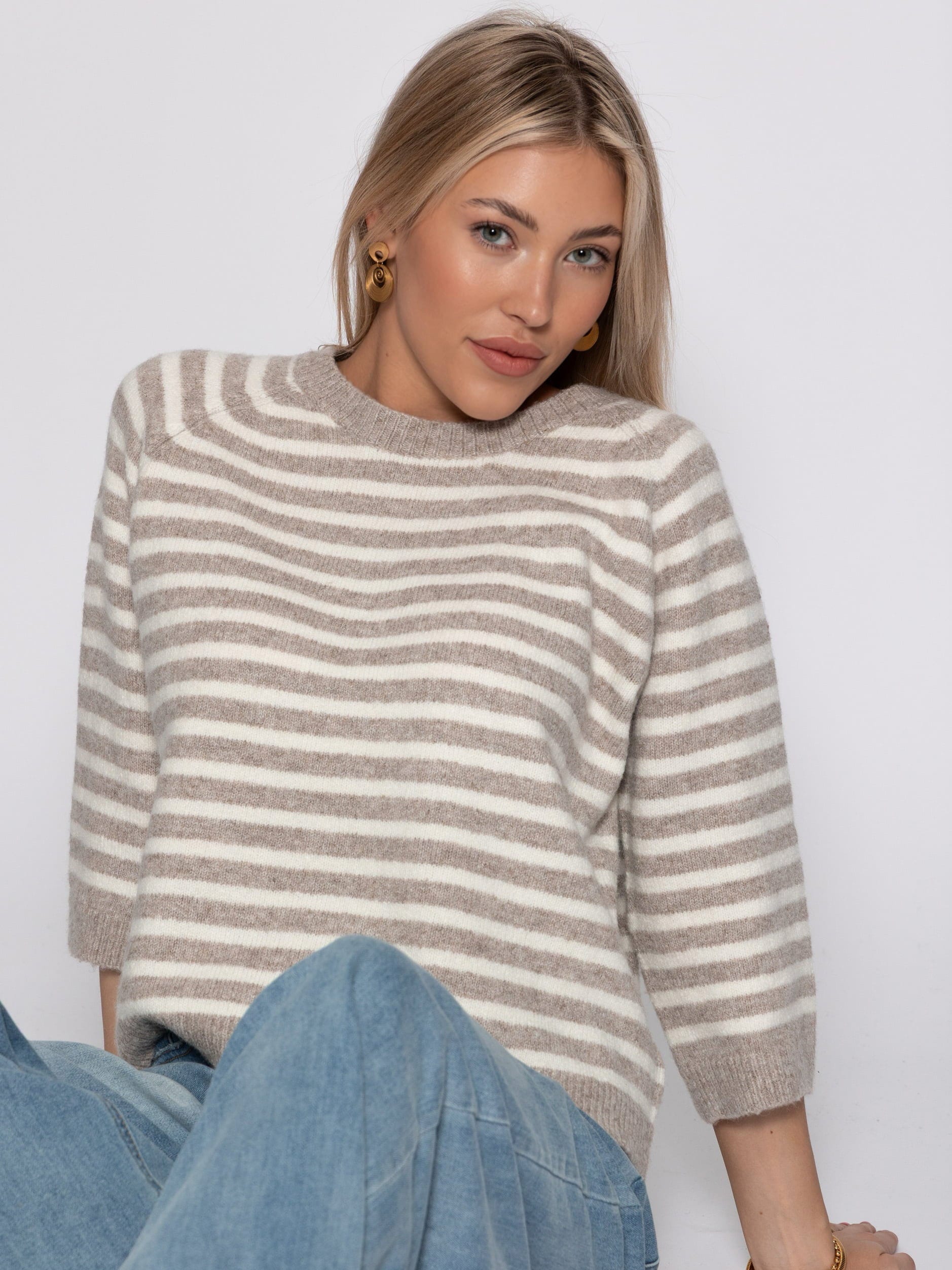 SASSYCLASSY Strickpullover »Gestreiftes Strickoberteil« Weicher Pullover mit halblangen Ärmeln und Rundhalsausschnitt