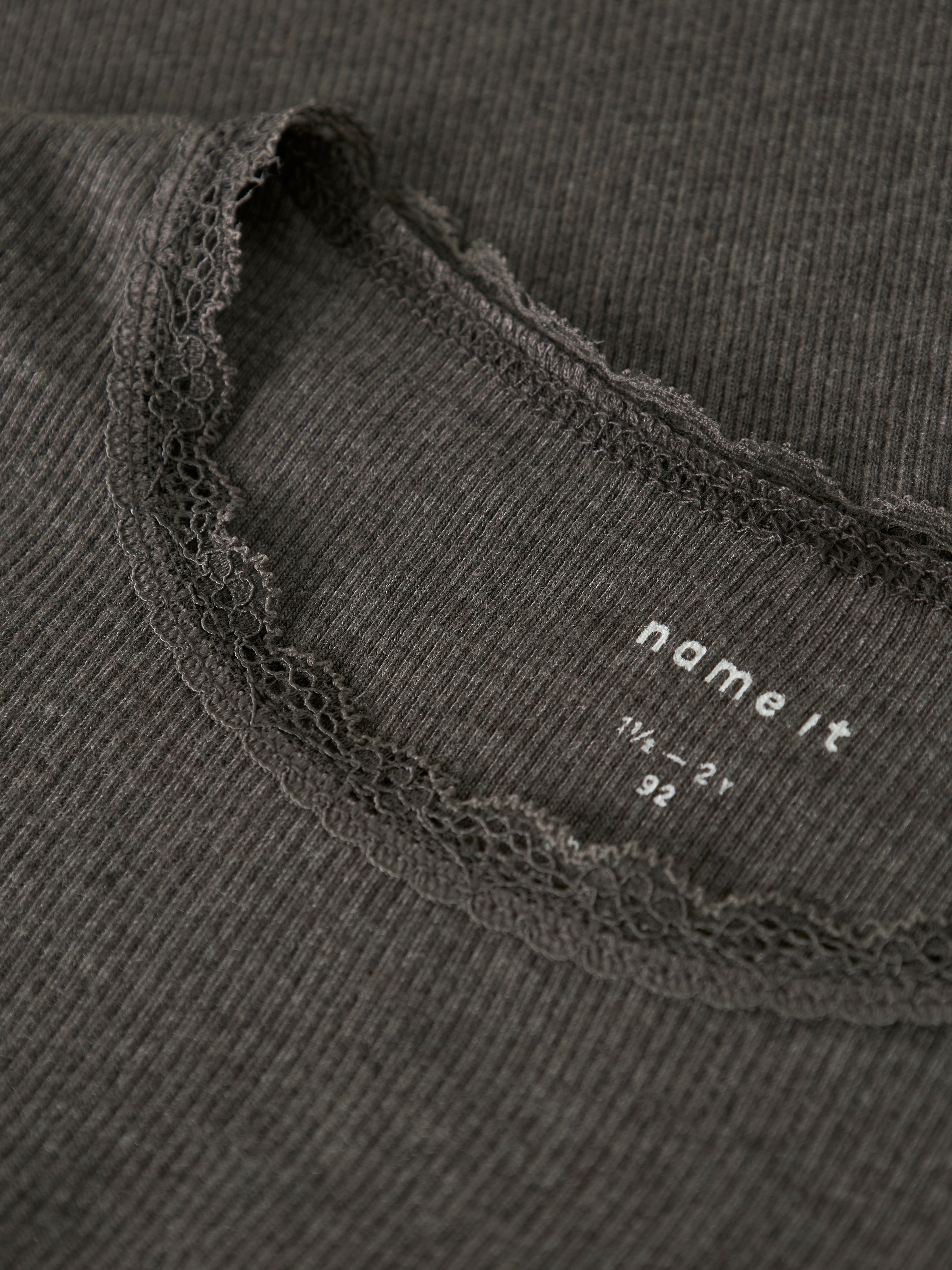 Name It Langarmshirt »NMFKAB LS TOP NOOS«, in Feinripp und mit süßer Spitzenkante am Ausschnitt