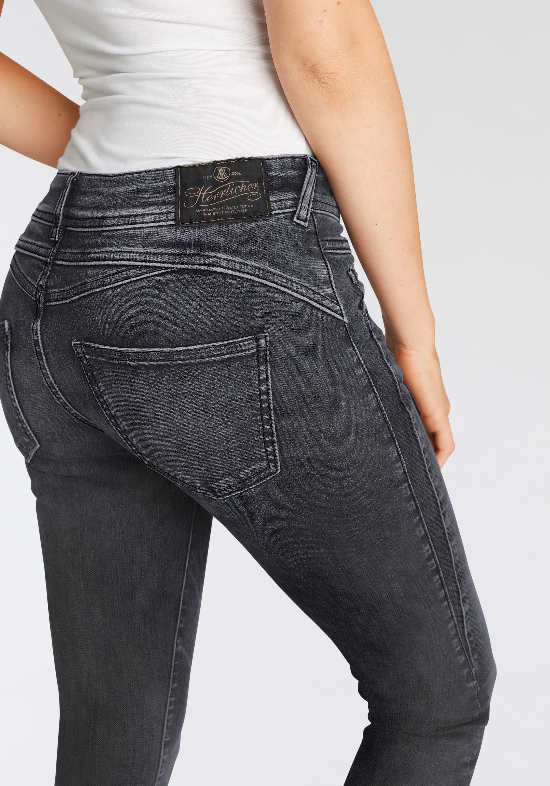 Herrlicher Slim-fit-Jeans »GINA RECYCLED DENIM«, mit seitlichem Keileinsatz