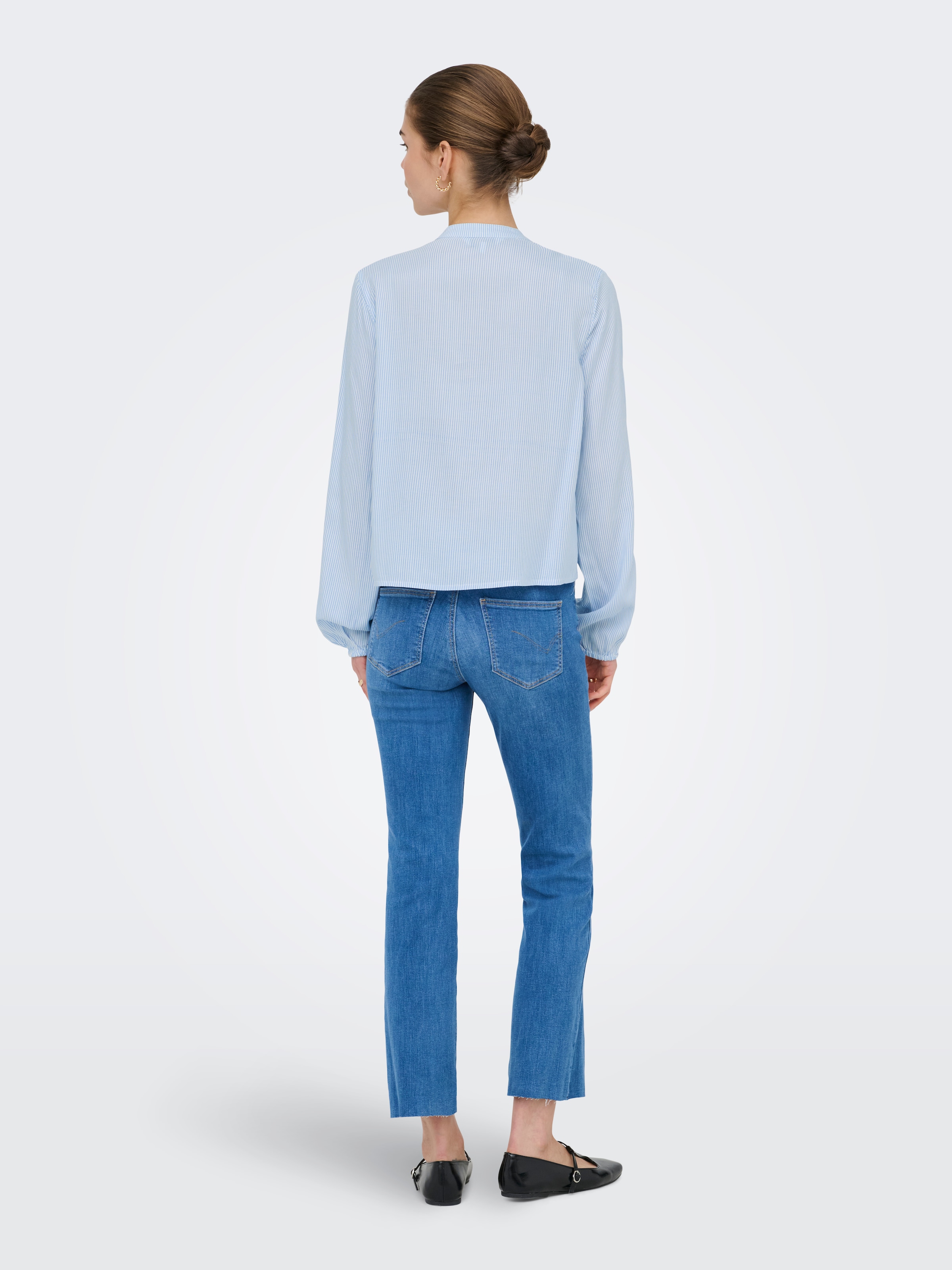 ONLY Langarmbluse »ONLLENNYO LS EMBROID V-NECK TOP NOOS WVN«