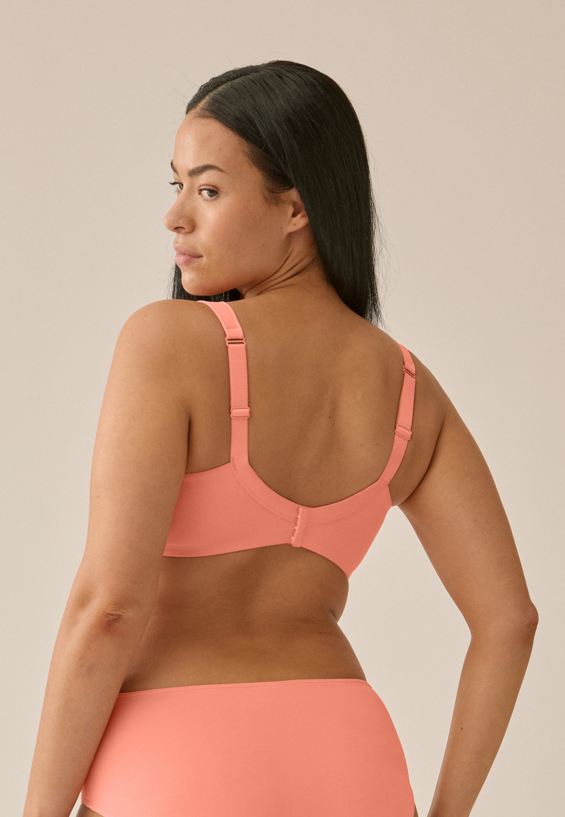 Naturana Bügelloser BH »The Wednesday« 1 Stk. mit Schale, Glanzband, breite Träger, weich, bequem, ohne Bügel