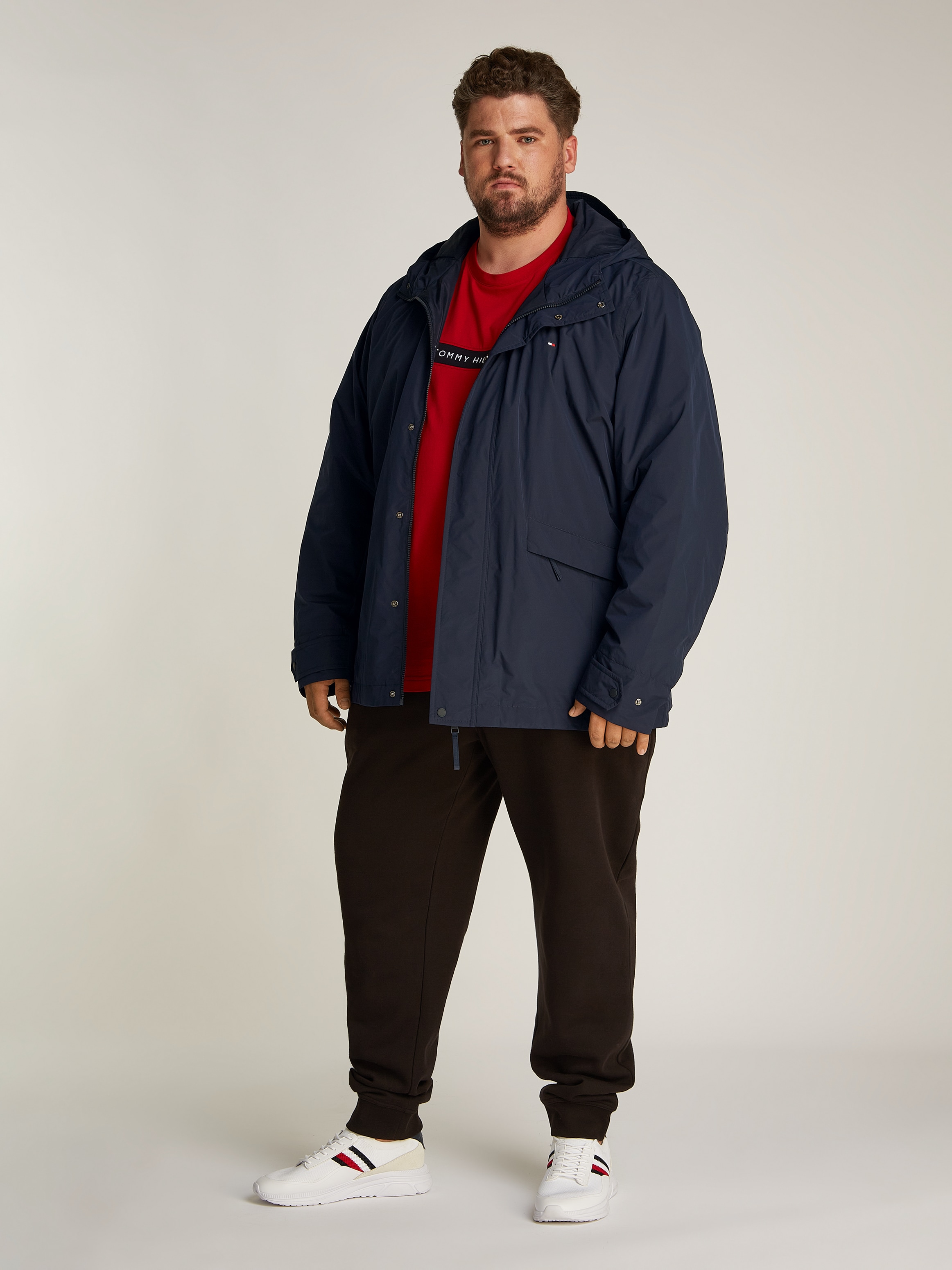 Tommy Hilfiger Big & Tall Allwetterjacke »BT-LW PACKABLE HOODED JKT-B«, mit Kapuze, in Großen Größen, Logostickerei