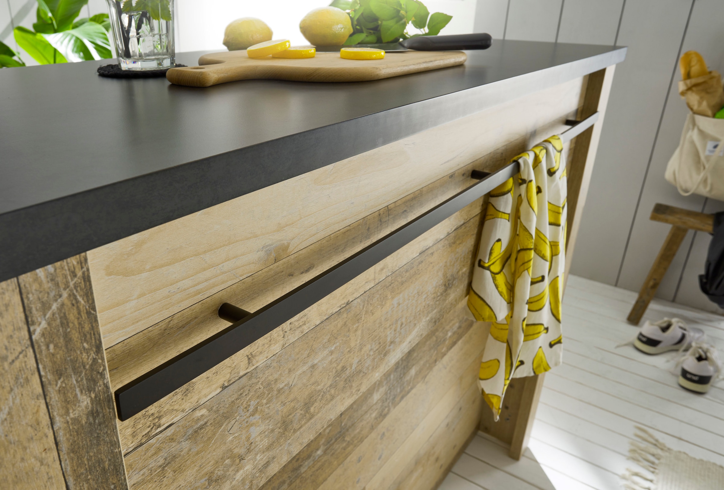 Home affaire Unterschrank »Sherwood«, mit Handtuchhalter aus Metall, Höhe 106 cm