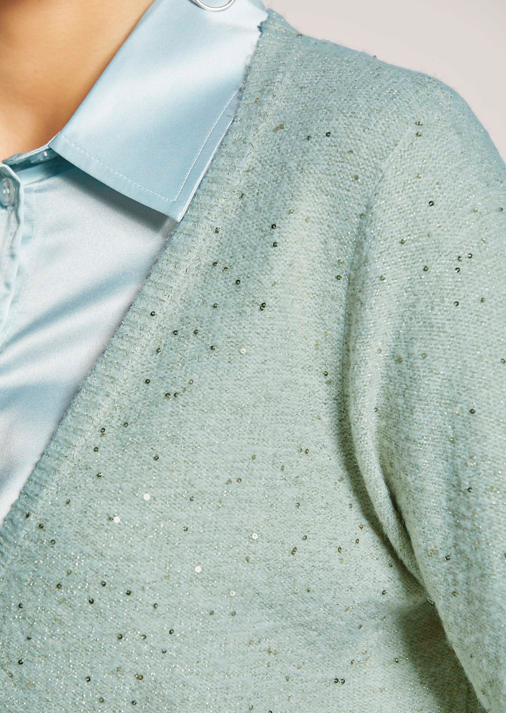 MADELEINE Strickjacke »Strickjacke Kurze Strickjacke mit Pailletten-Glanz«