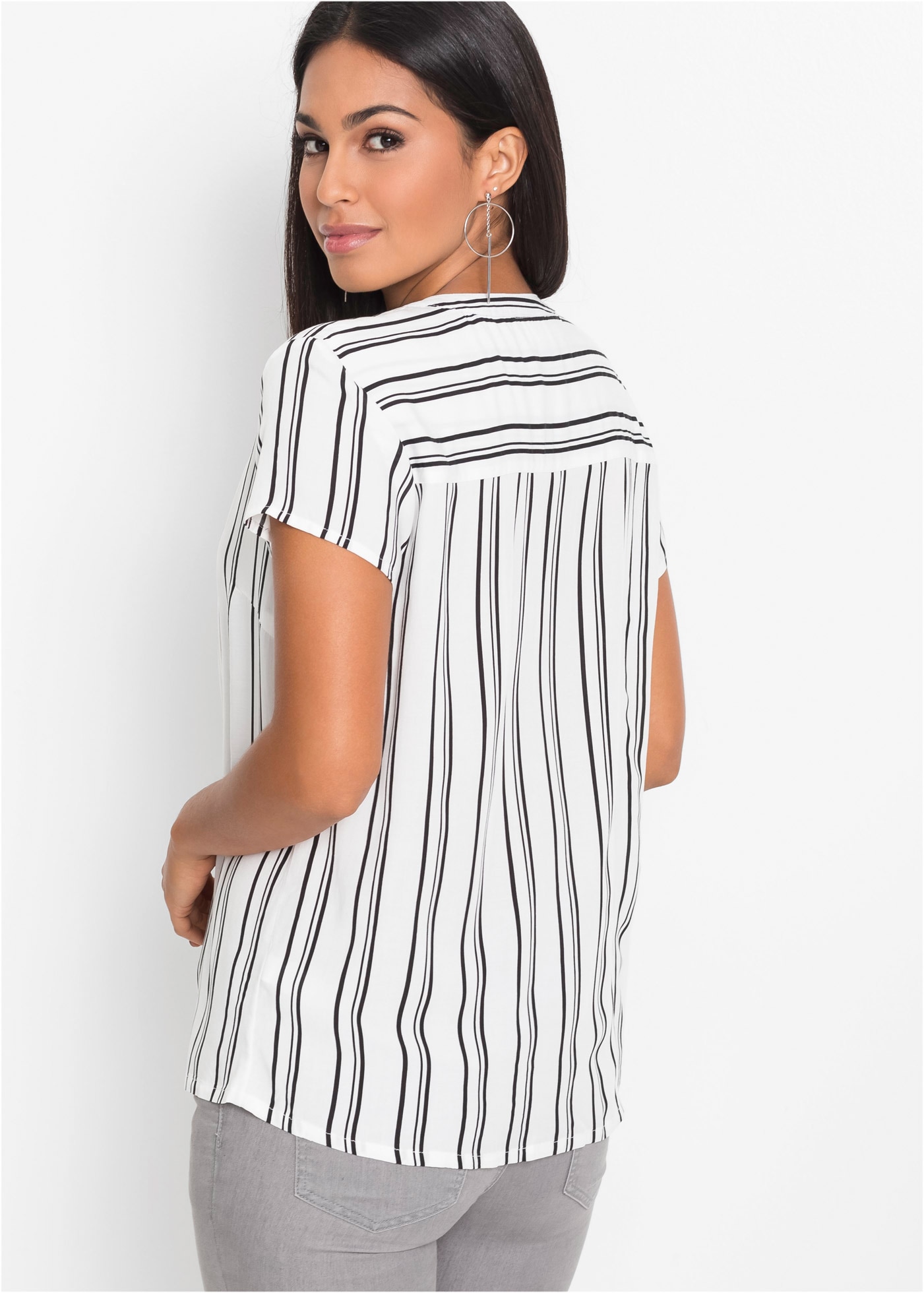 bonprix Kurzarmbluse Regular Fit, für Businessmode, aus Viskose, feminin gestaltet