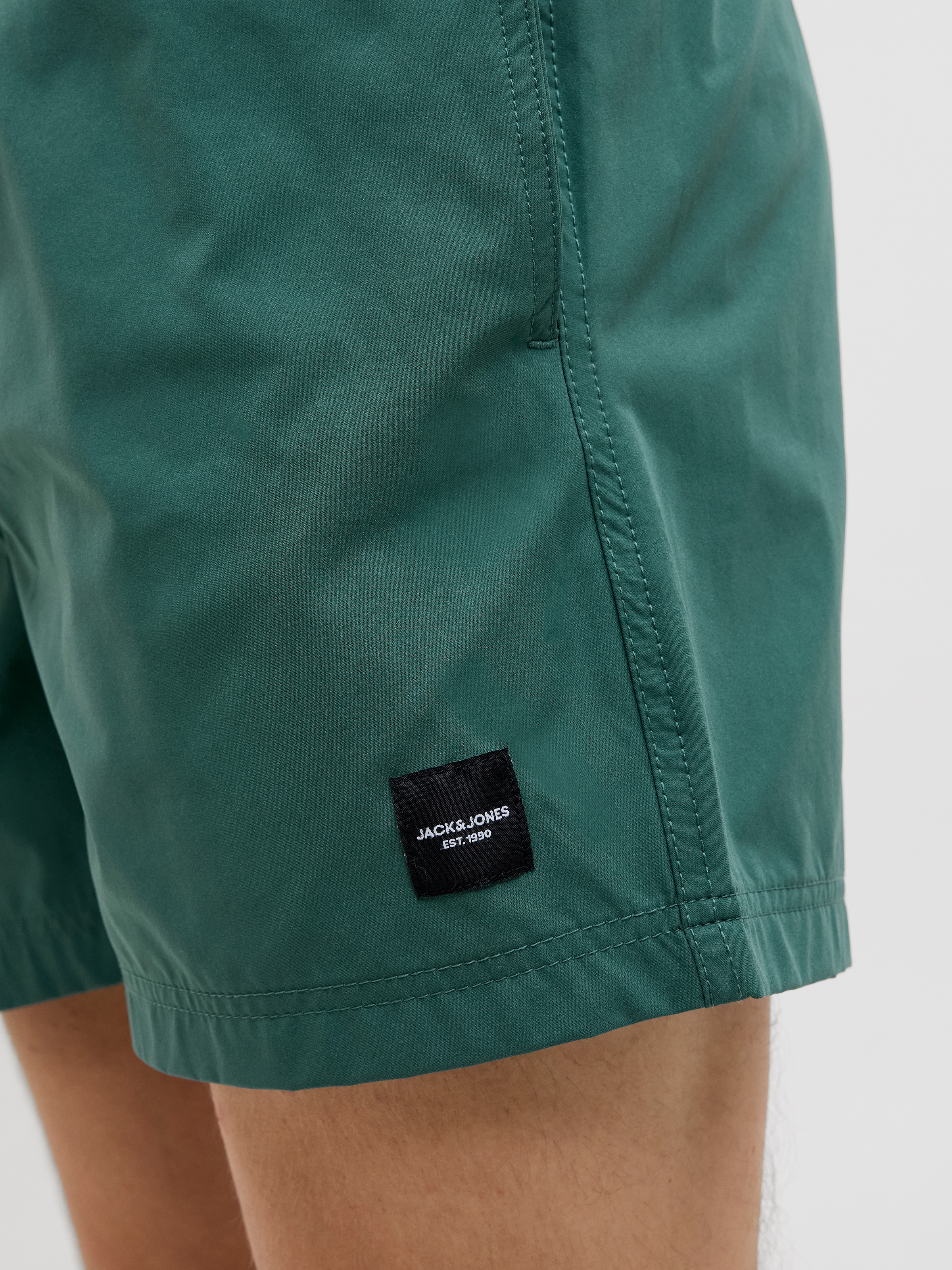 Jack & Jones Badeshorts »JPSTMAUI Badeshort mit elastischem Bund und normalem Schnitt«, unifarben, modisch, regular fit, Polyester