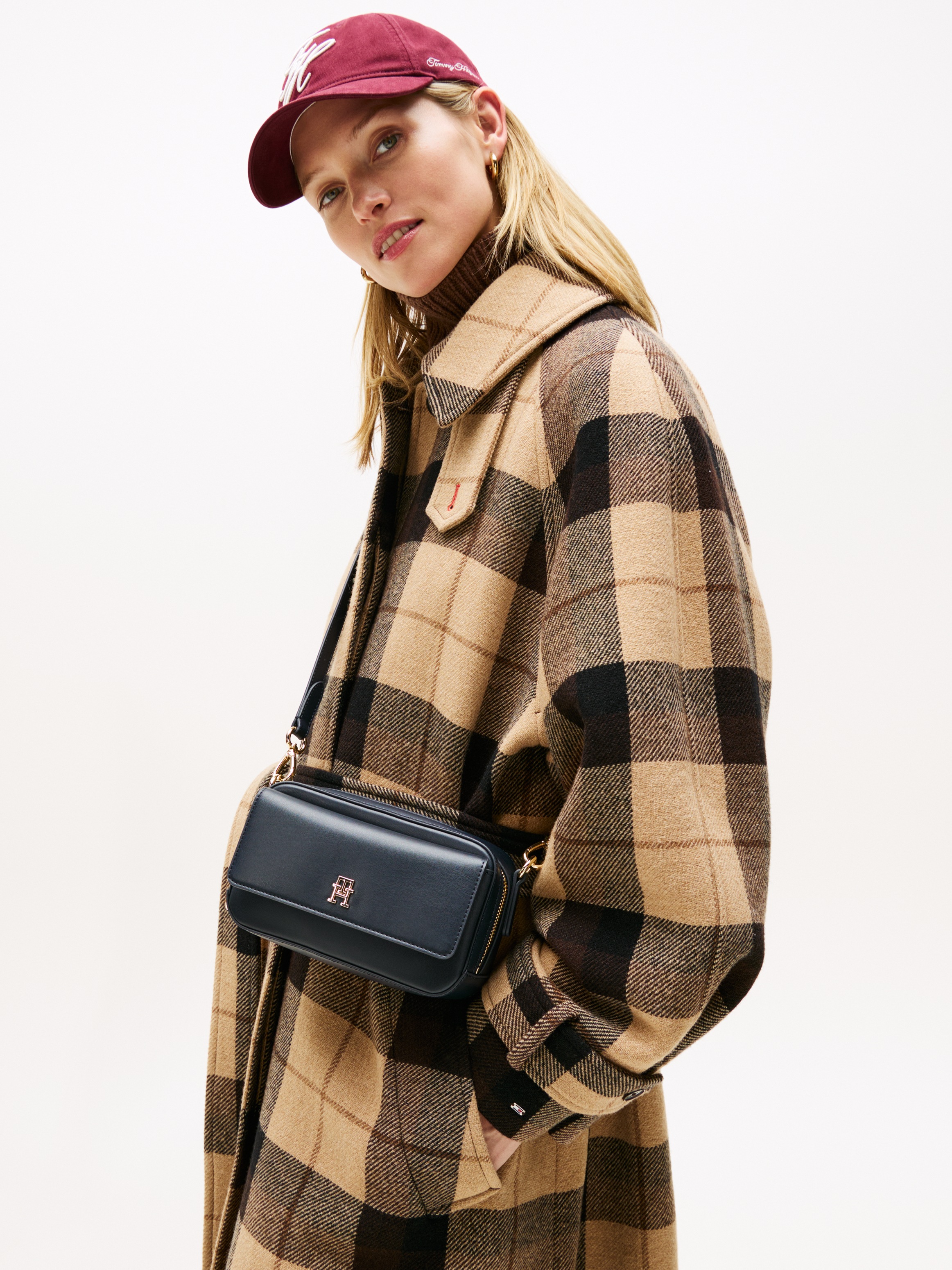 Tommy Hilfiger Mini Bag »TH ICON CAMERA BAG«, Damen Umhängetasche, Schultertasche mit TH-Logoemblem