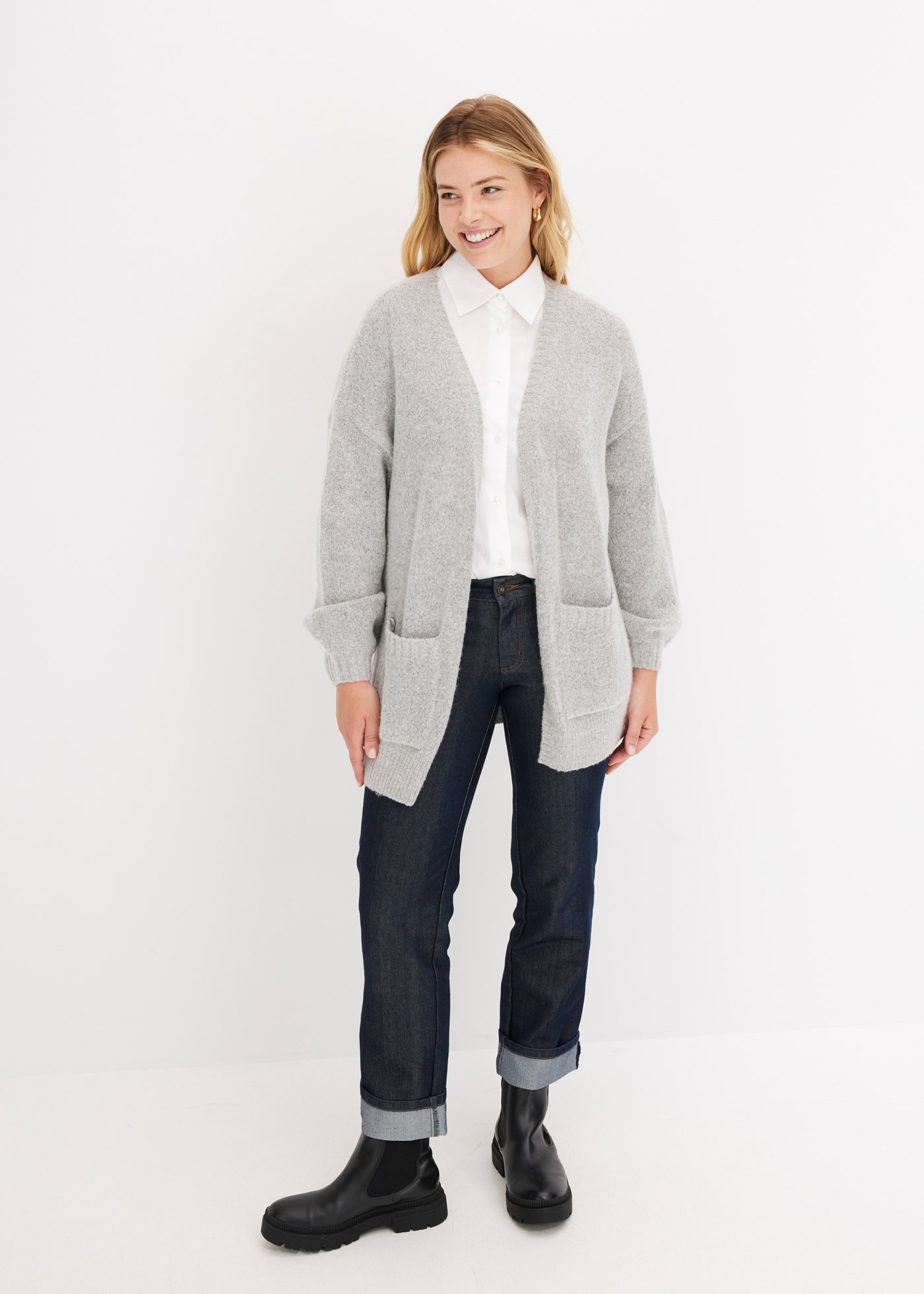 bonprix Strickjacke »Oversize-Strickjacke« Oversize-Passform, mit aufgesetzten Taschen