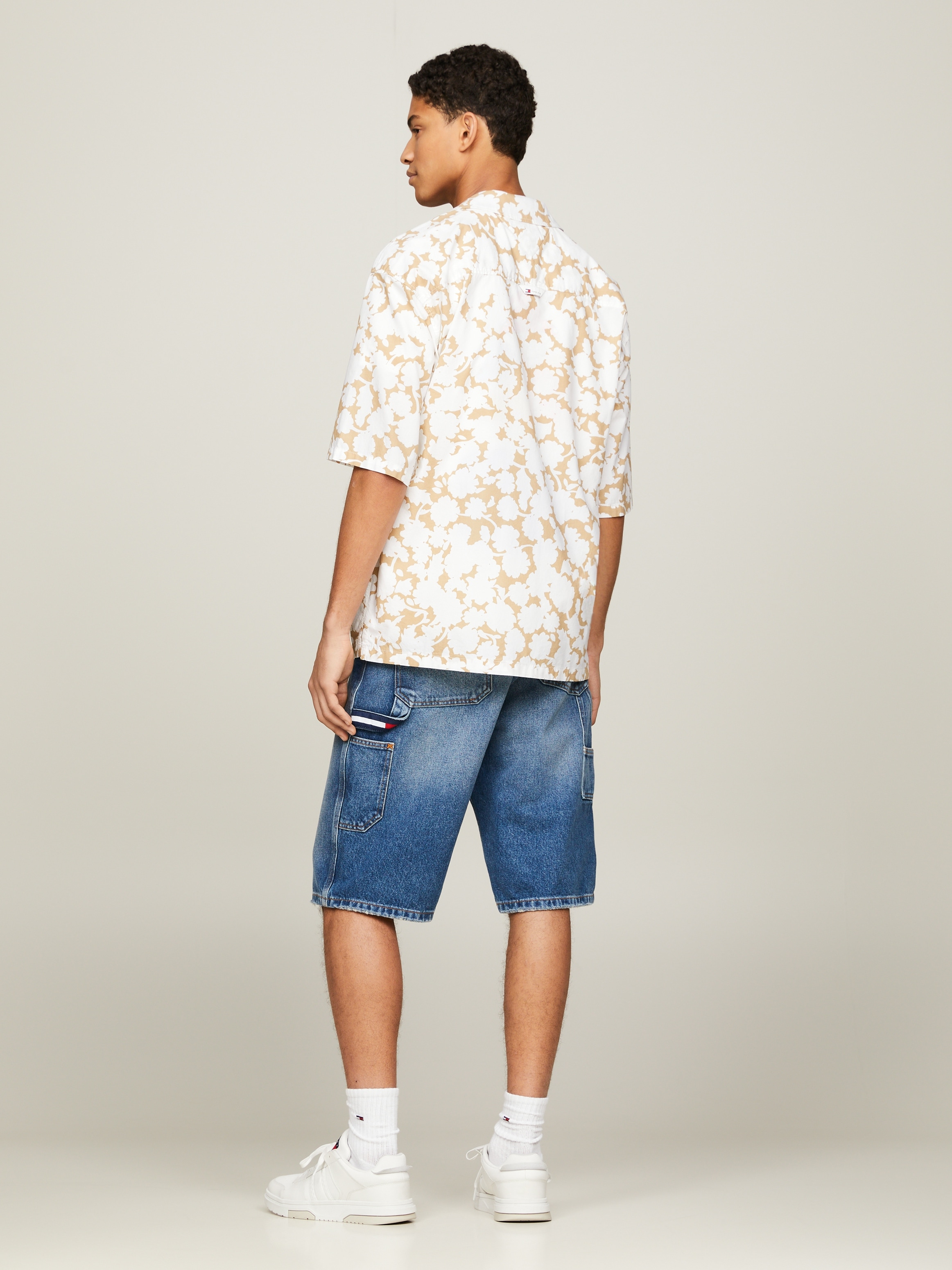 Tommy Jeans Kurzarmhemd »TJM RLX FLORAL AOP CAMP SHIRT«, mit Allover-Print