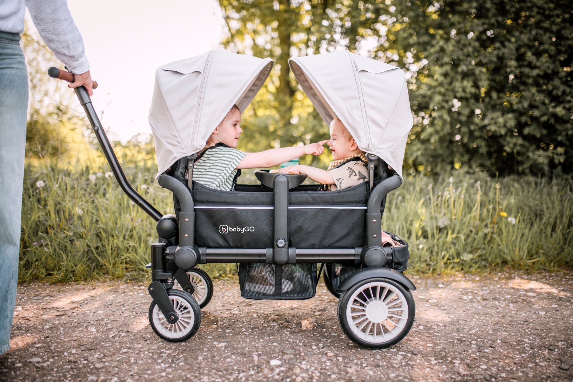 BabyGo Bollerwagen »Cozy Rider«, (Set, 7 tlg., inkl. 2x Sonnenschutz, Tisch, Moskito- u. Regenschutz, Flaschenhalter), klein zusammenfaltbar