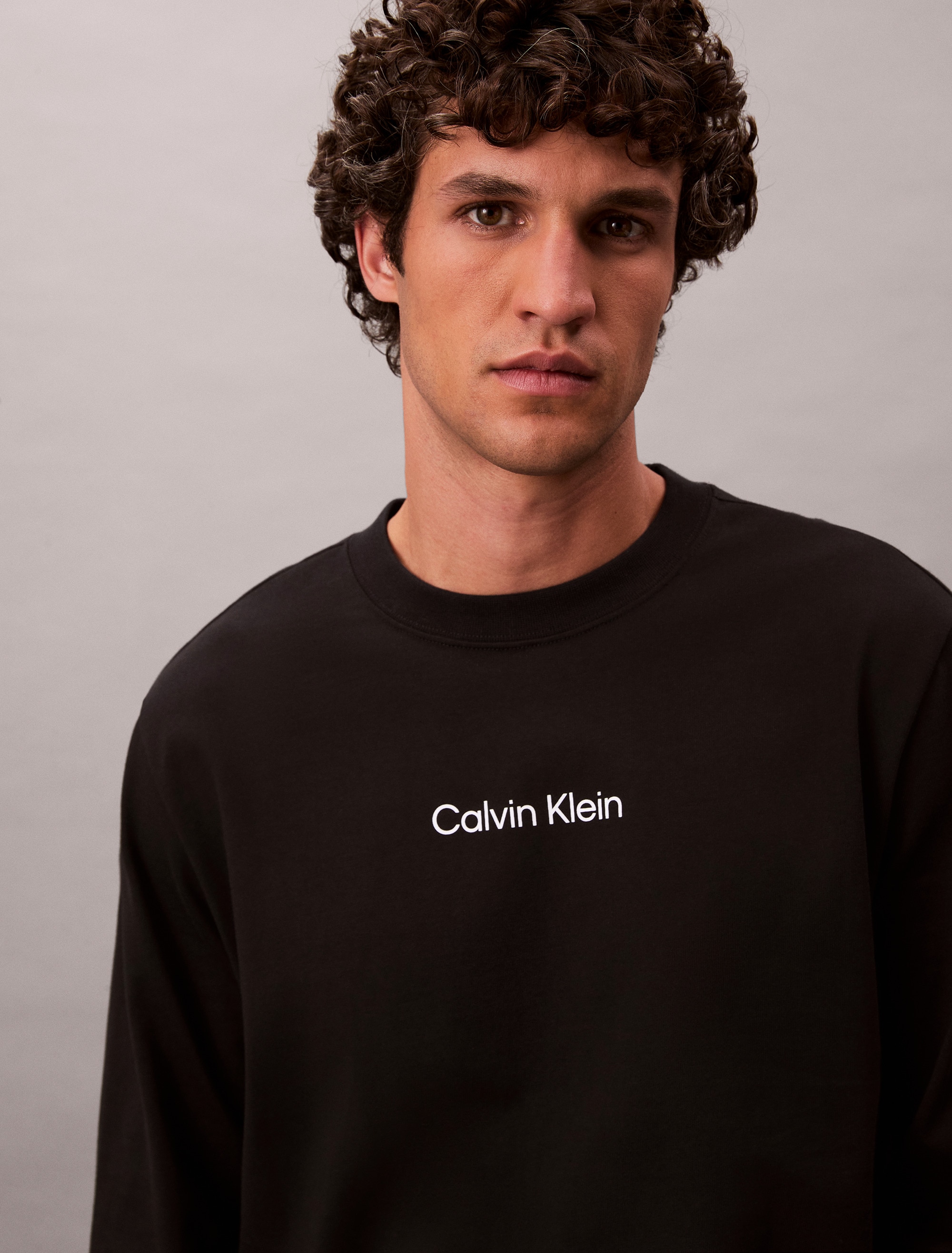 Calvin Klein Langarmshirt »LS RLXD STANDARD LOGO CREWNK TEE« Rundhalsausschnitt, relaxed fit