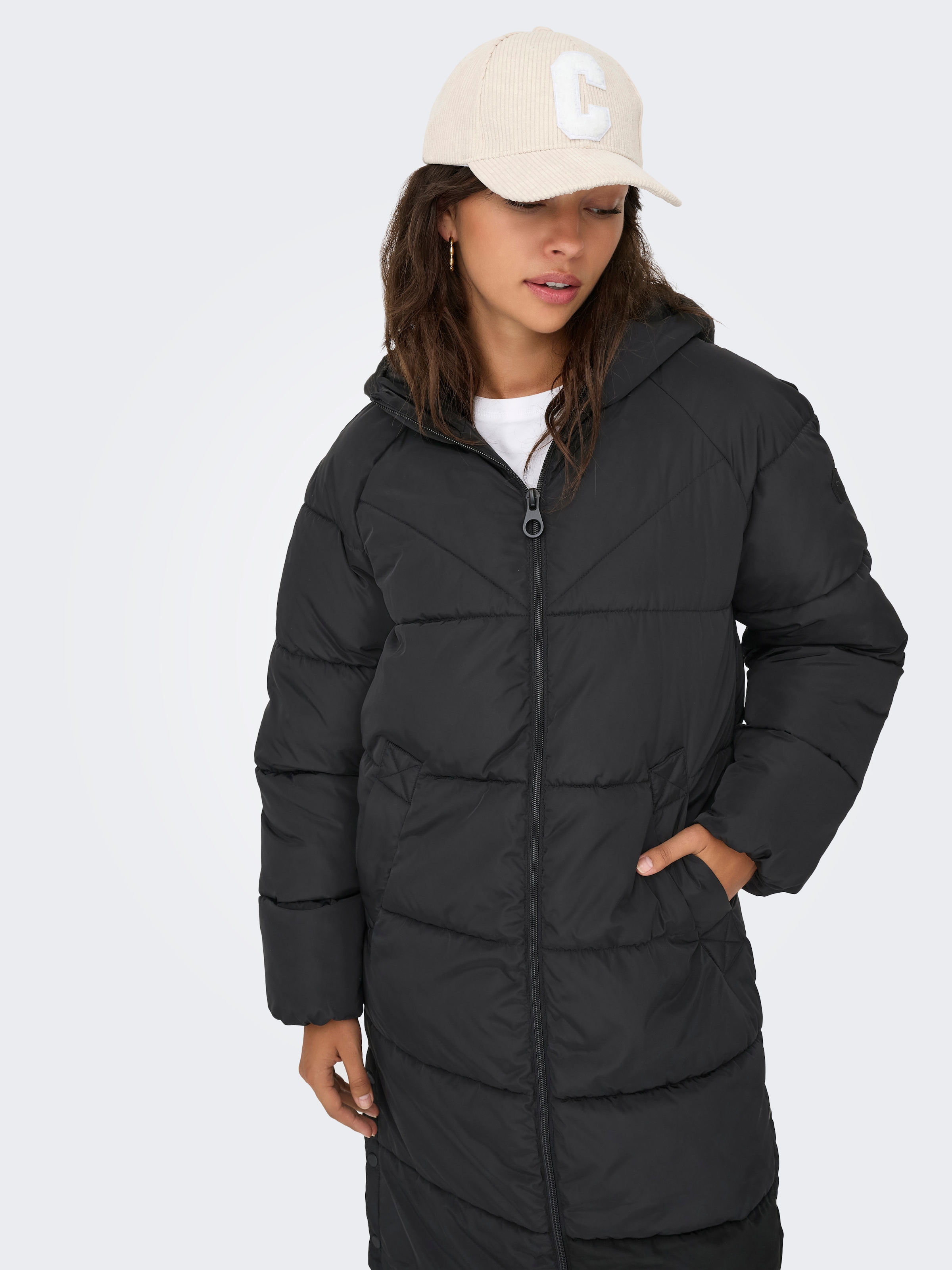 ONLY Steppmantel »ONLAMAND – Langer Puffercoat mit 2-Wege-Reißverschluss« lässig geschnitten, modisch, Steppware, Materialmix, hochschließend