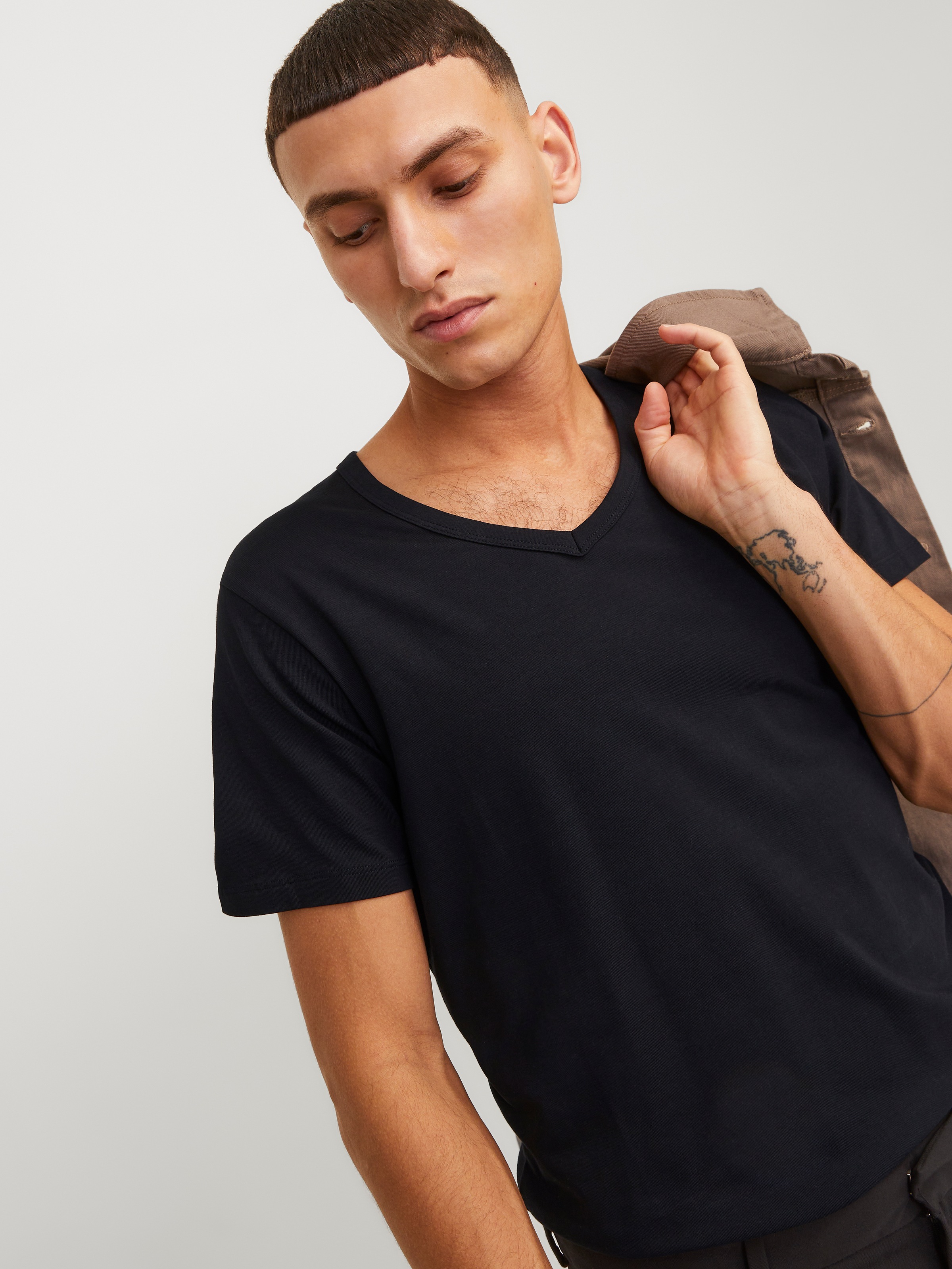 Jack & Jones T-Shirt »SLIM- FIT BASIC TEE V-NECK« mit V-Ausschnitt