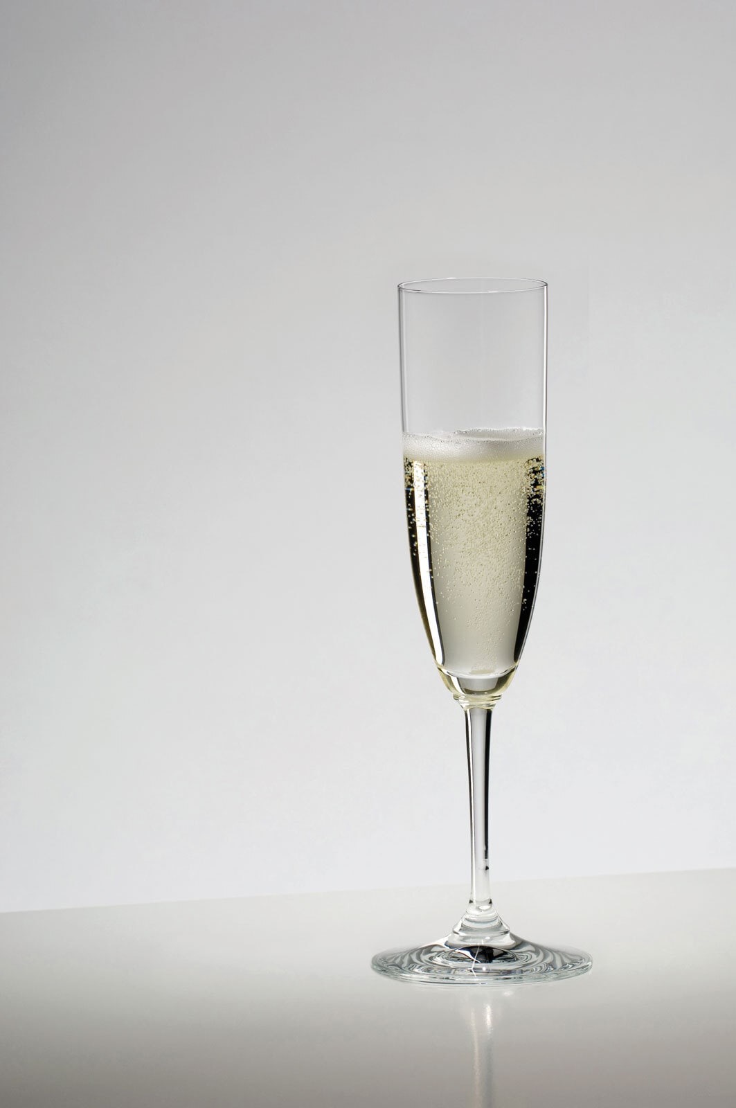 RIEDEL THE WINE GLASS COMPANY Champagnerglas »Champagner-Flöten Vinum 160 ml 2er Set transparent« Spülmaschinenfest